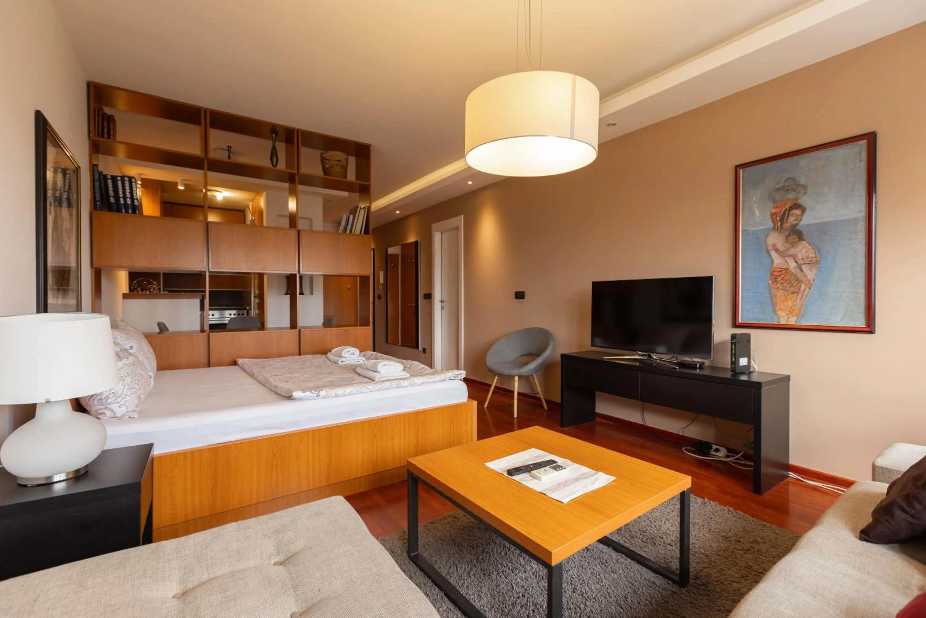 Bed in Central Park Apartments