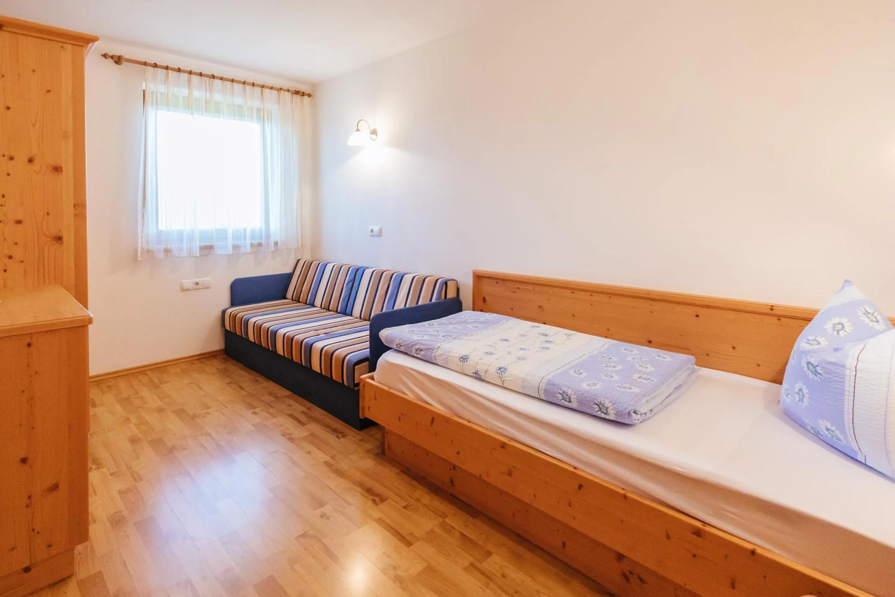 Photo of the whole room, Bed in Residence Speckerhof