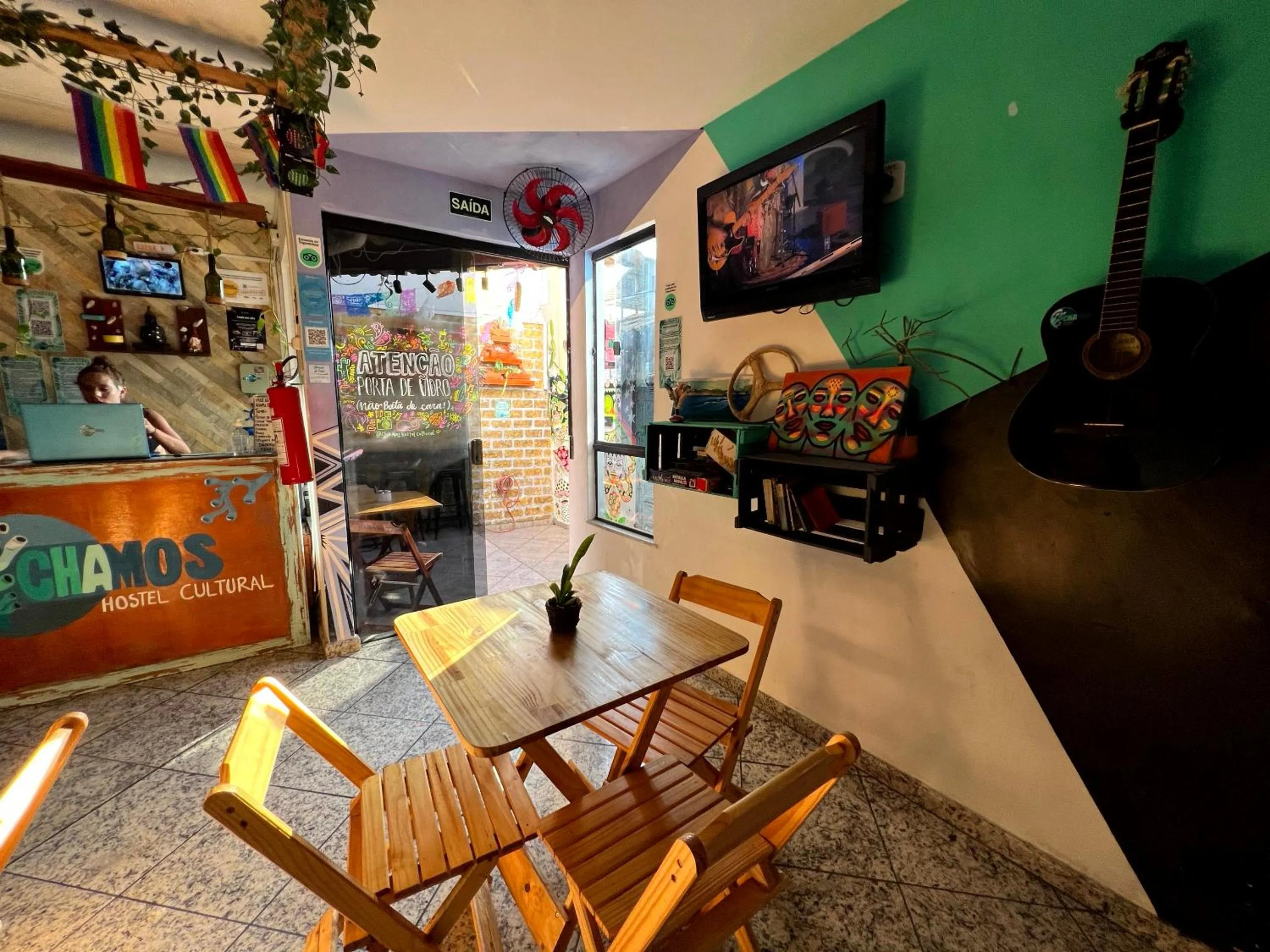 Communal lounge/ TV room in Chamos Hostel Cultural