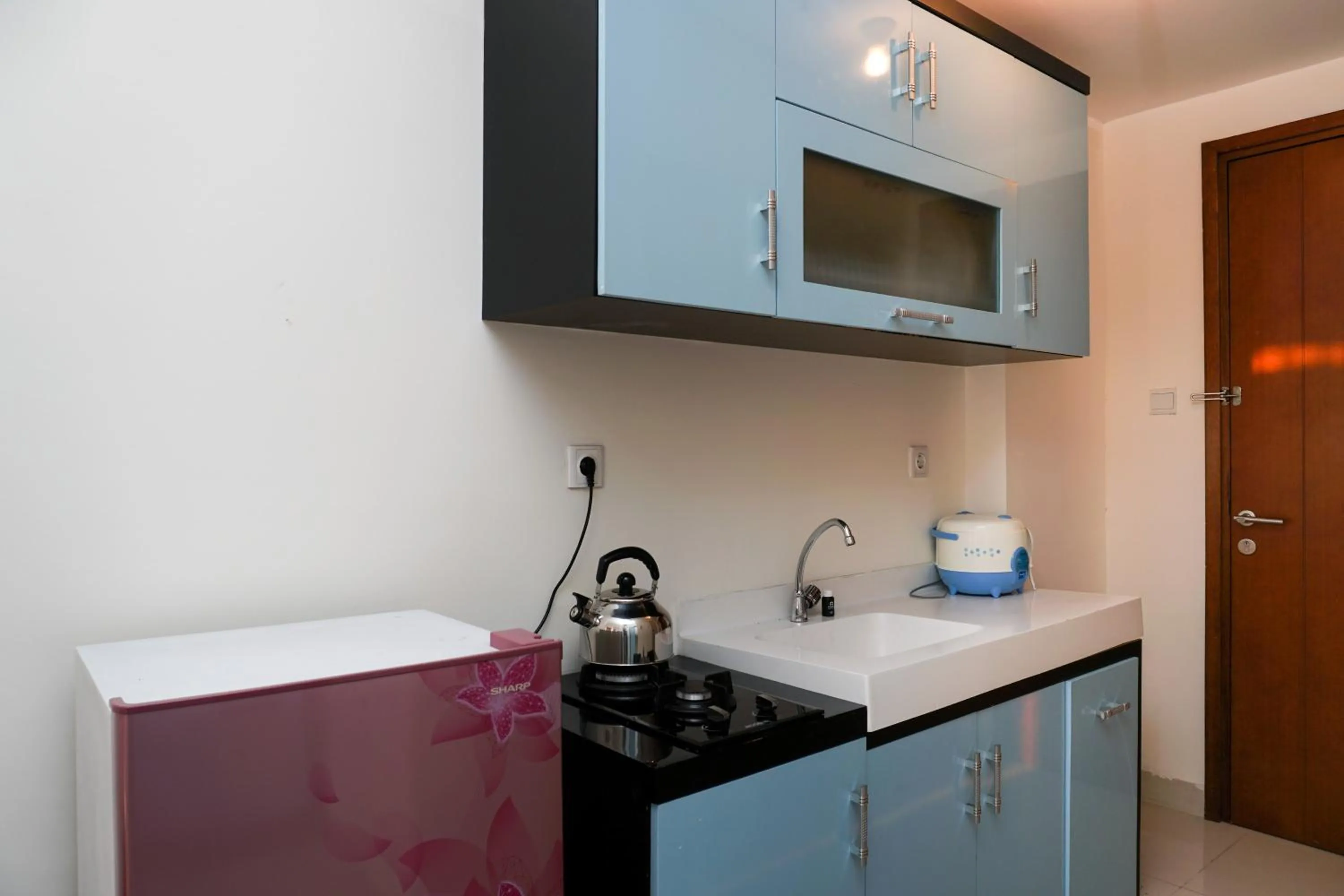 Kitchen or kitchenette in City View Studio Apartment at Signature Park Grande By Travelio