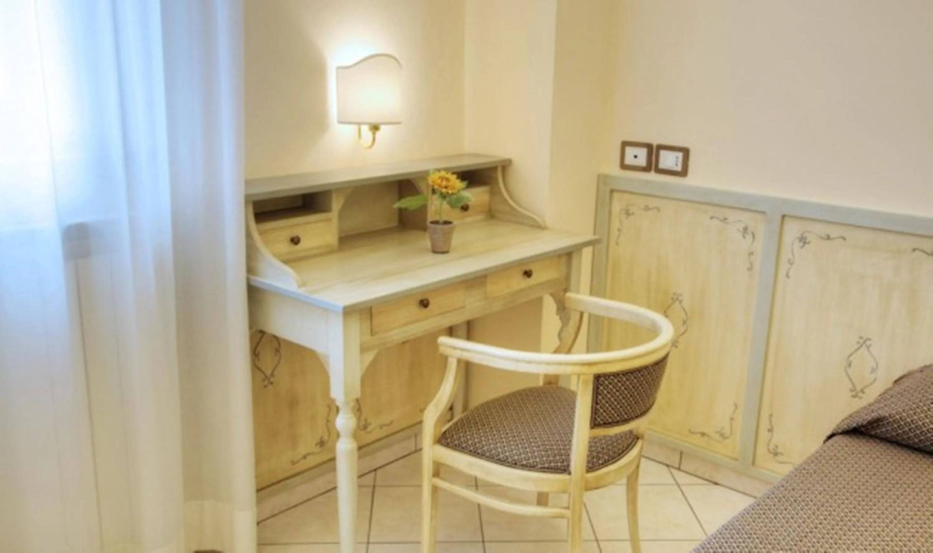 Decorative detail, Bed in Villa Santa Margherita - Albergo