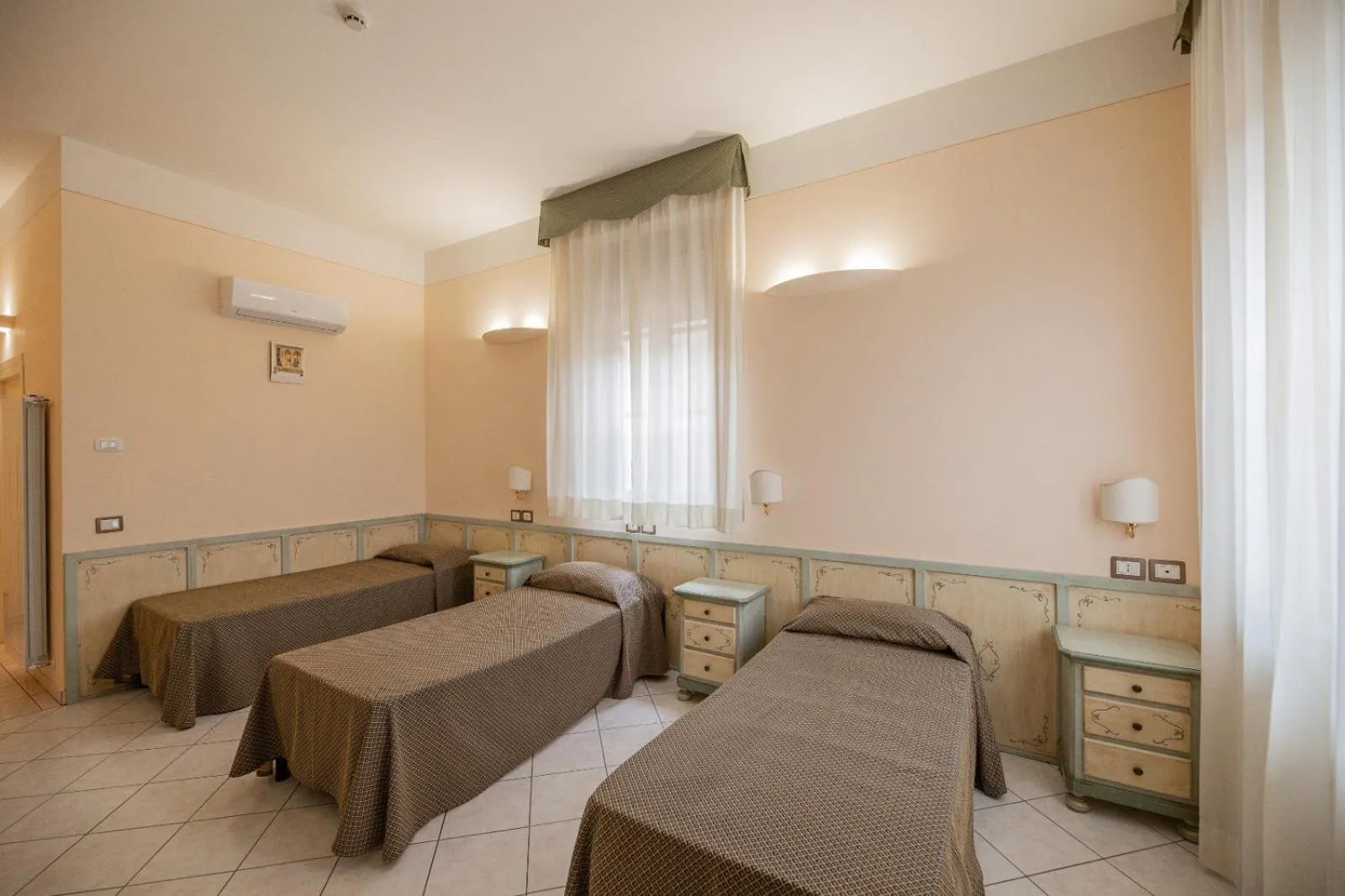 Bed in Villa Santa Margherita - Albergo