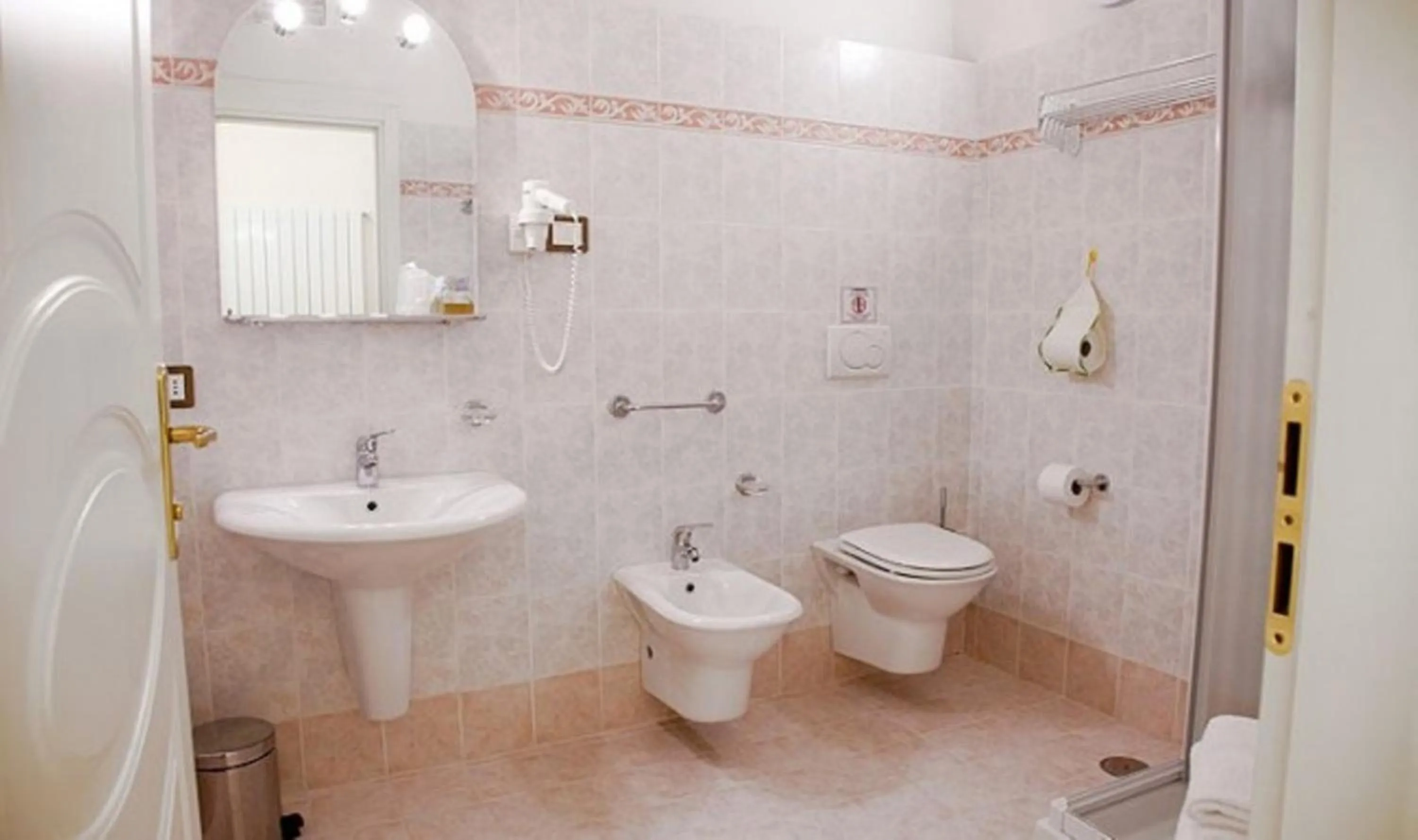 Bathroom in Villa Santa Margherita - Albergo