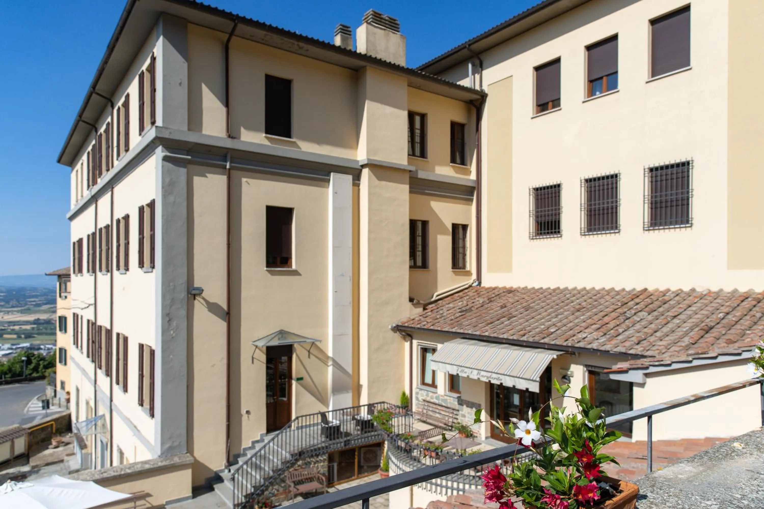 Property building in Villa Santa Margherita - Albergo