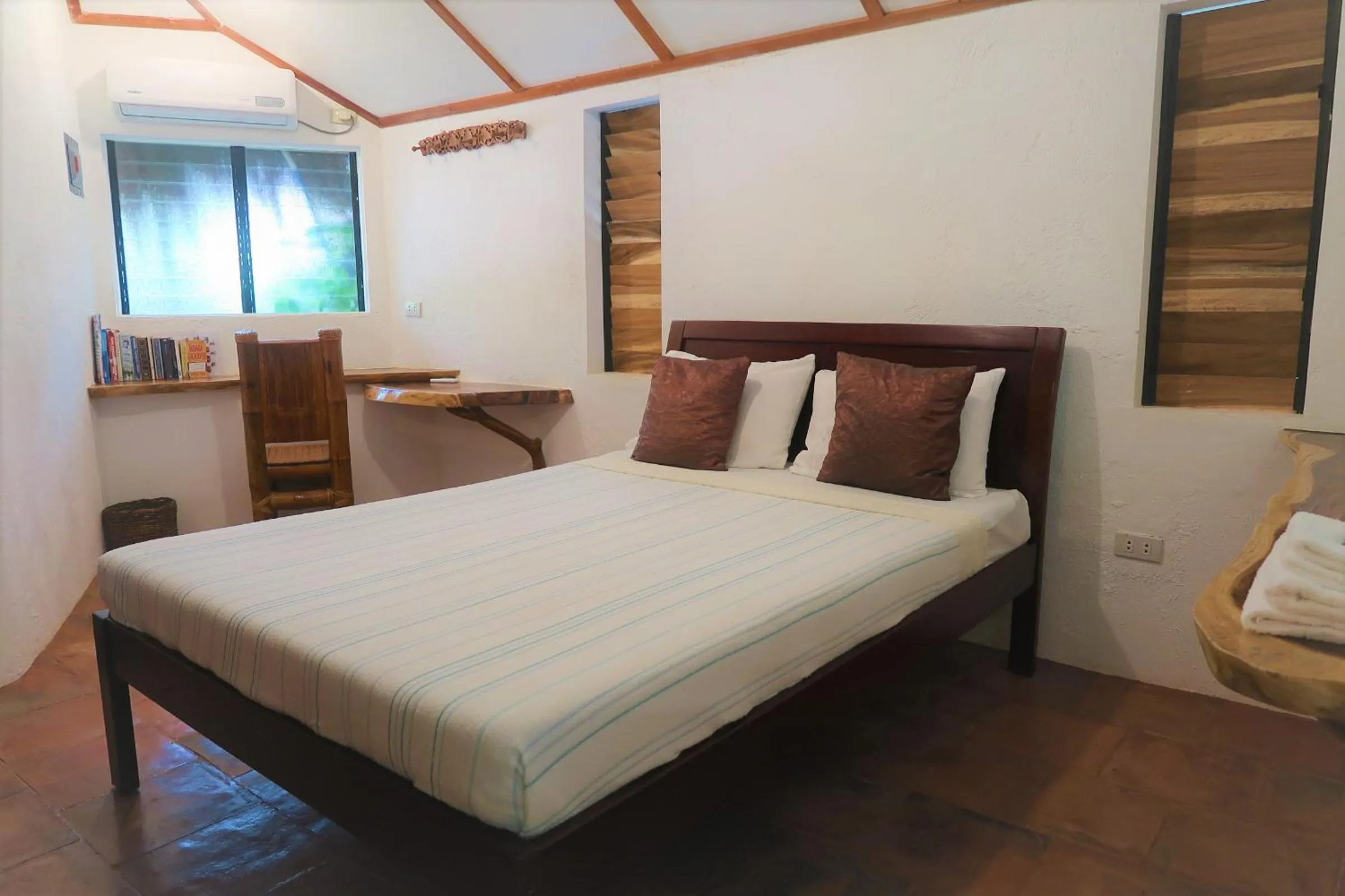 Bed in VILLA MARMARINE BEACH RESORT & RESTAURANT