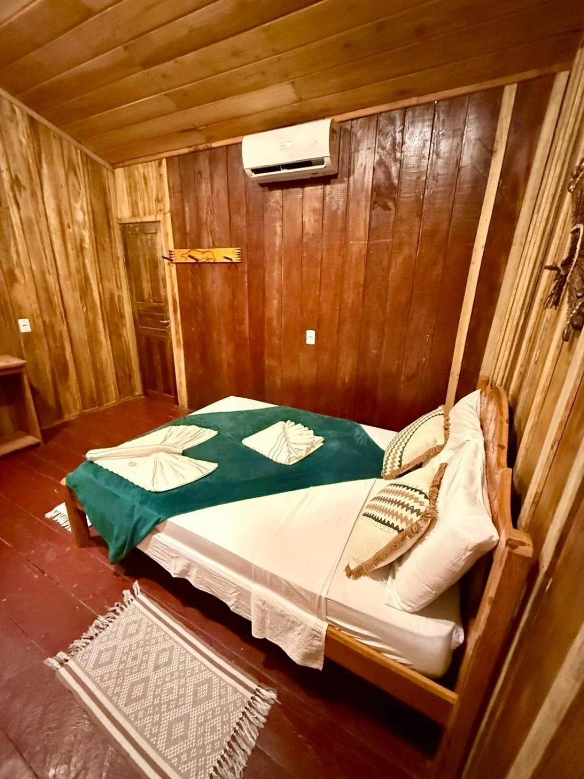 Bed in Vista do Lago Jungle Lodge