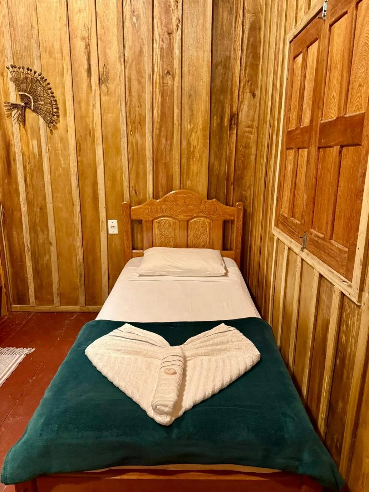 Bed in Vista do Lago Jungle Lodge