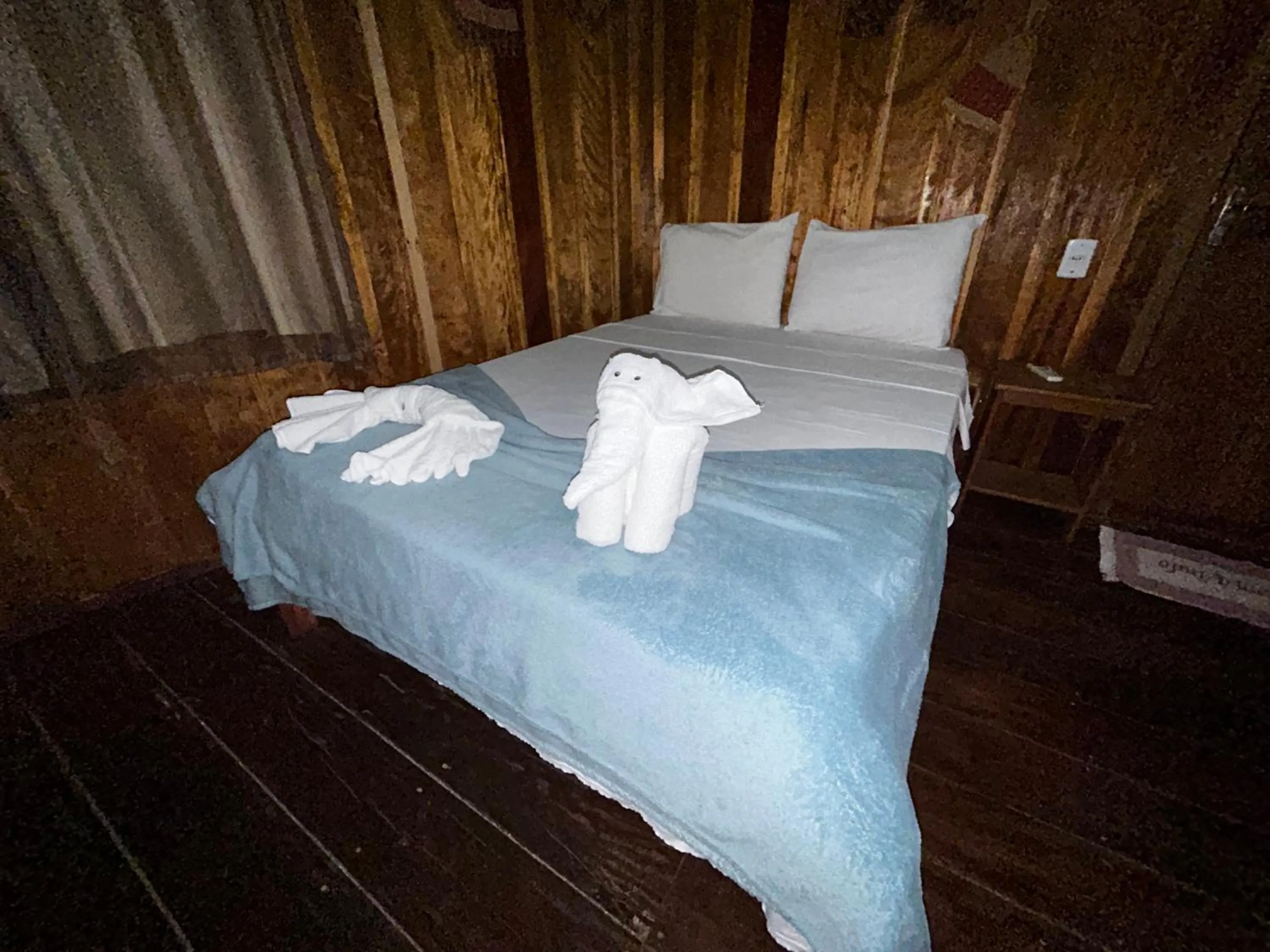 Bed in Vista do Lago Jungle Lodge