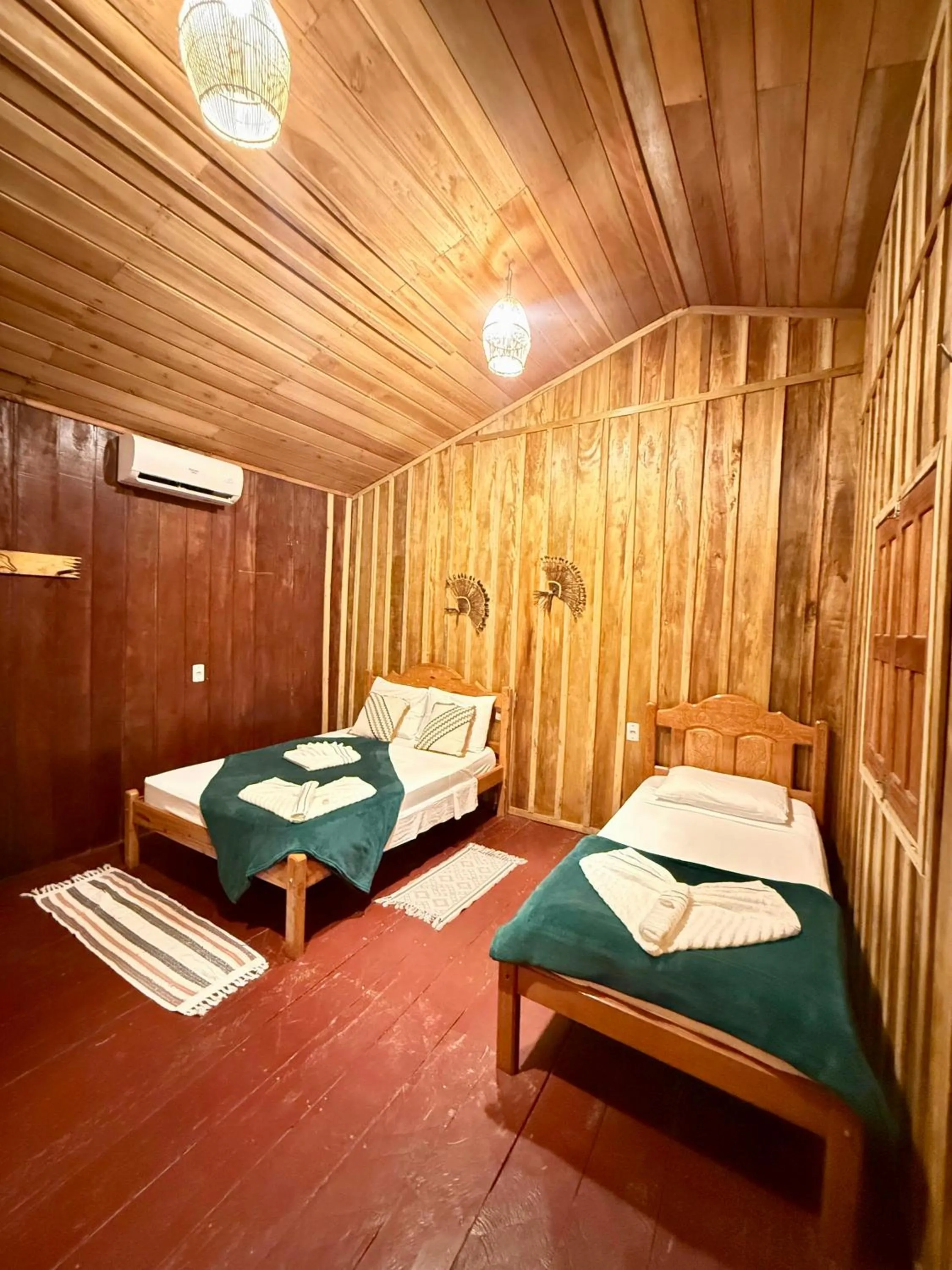 Bed in Vista do Lago Jungle Lodge