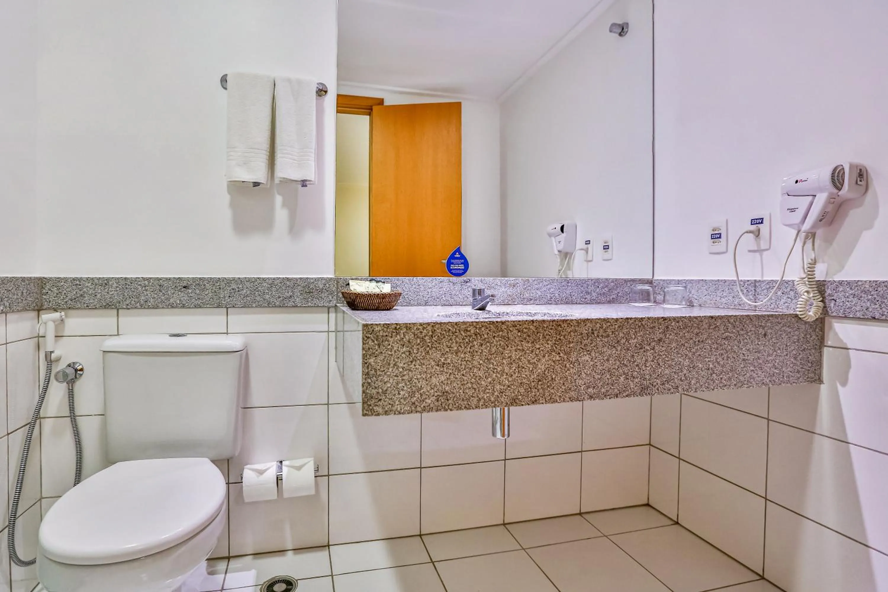 Toilet in Nobile Suites Del Rio - Petrolina