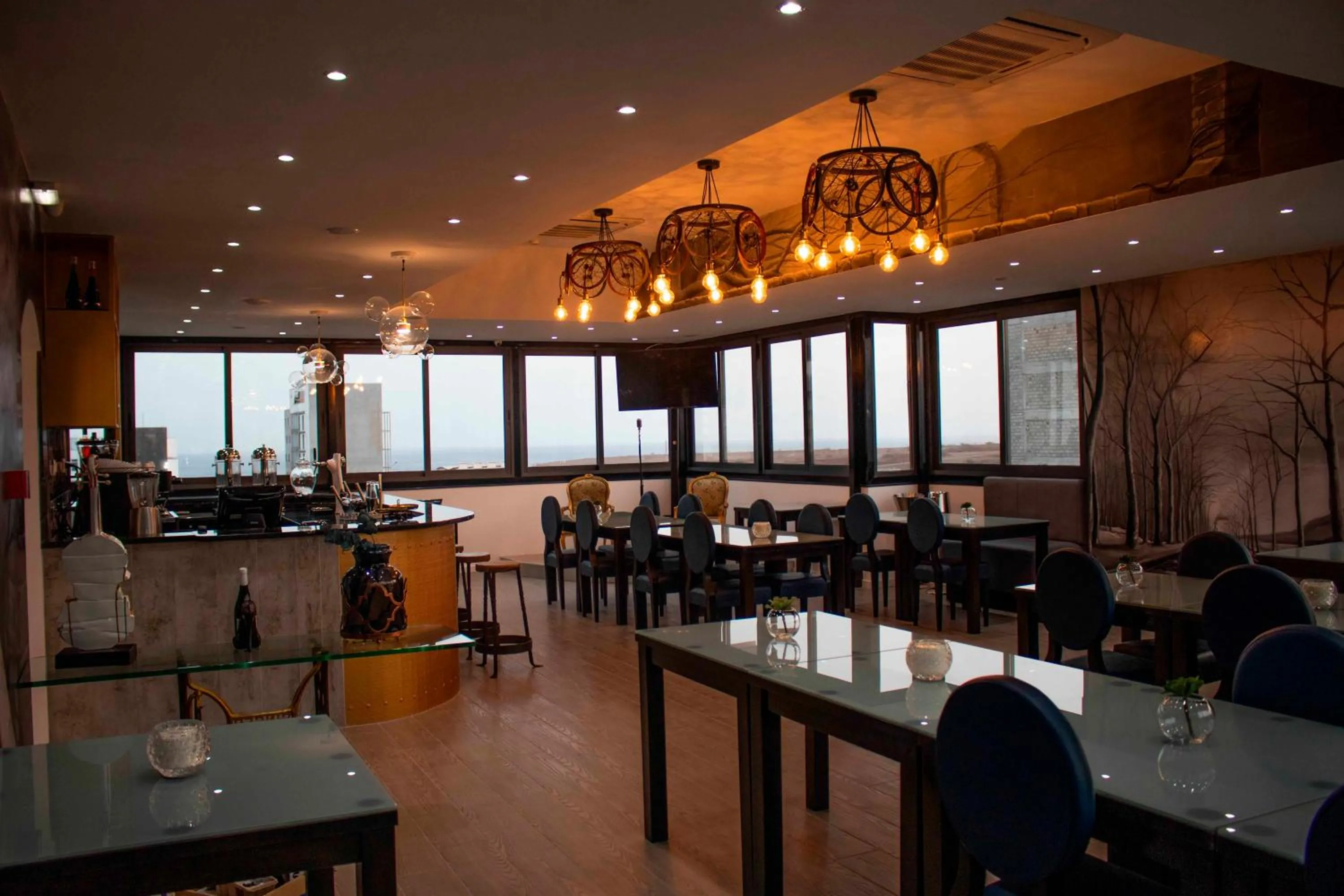 Restaurant/places to eat in Aparthotel Palace