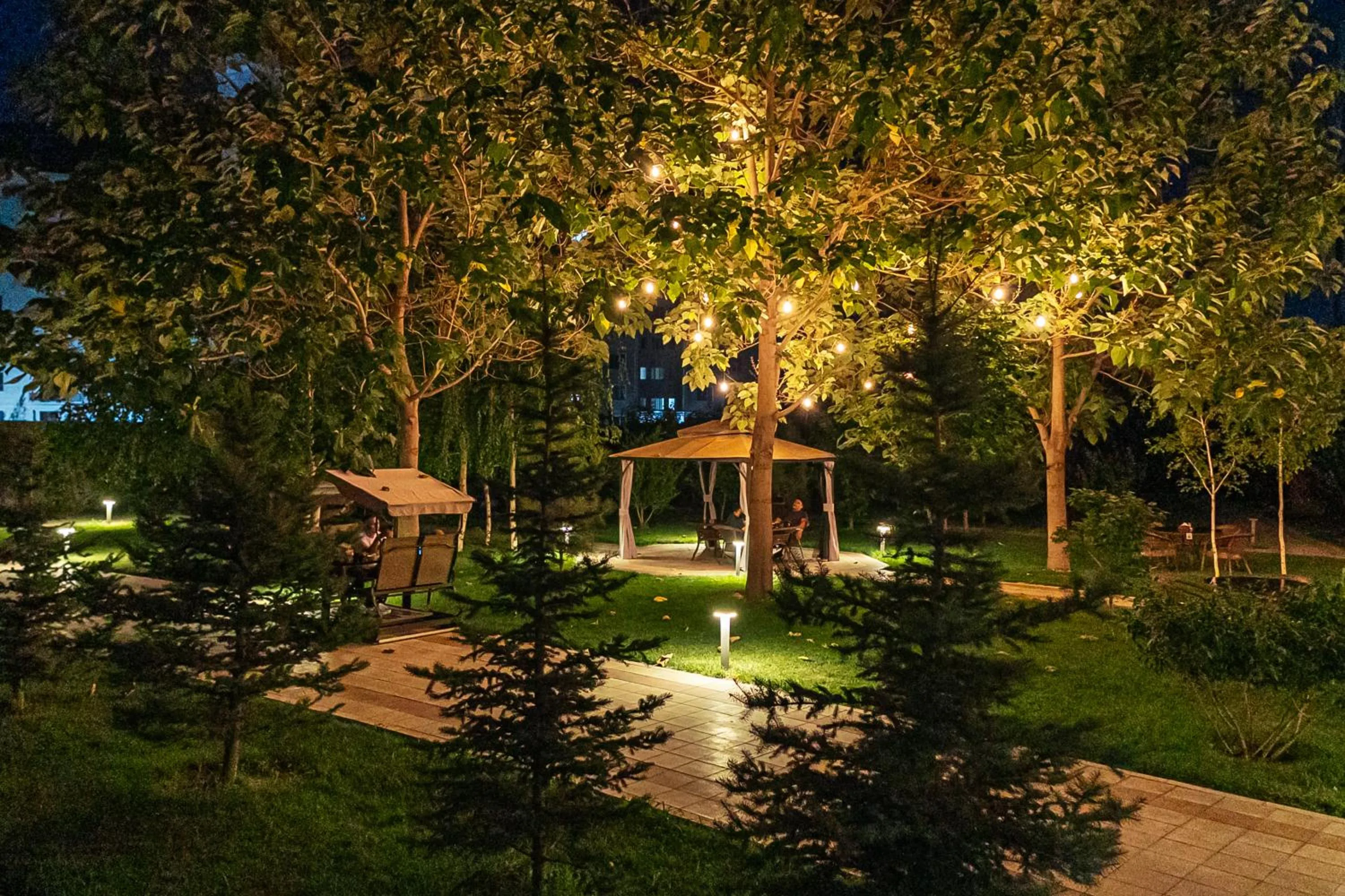 Restaurant/places to eat in Grand Fergana Hotel