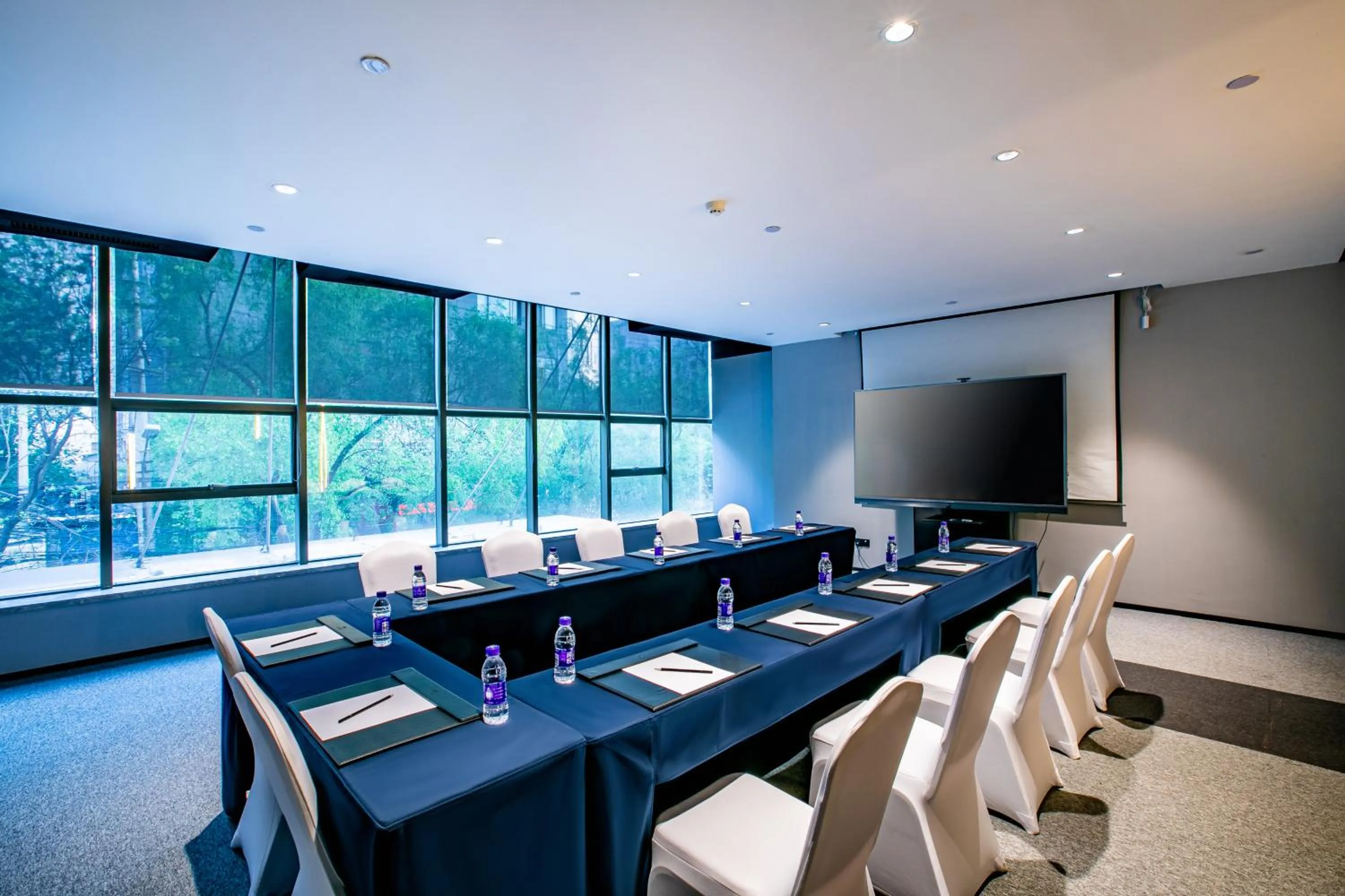 Meeting/conference room in Jinmao Hotel Xi'an Downtown ( Bell & Drum Tower)