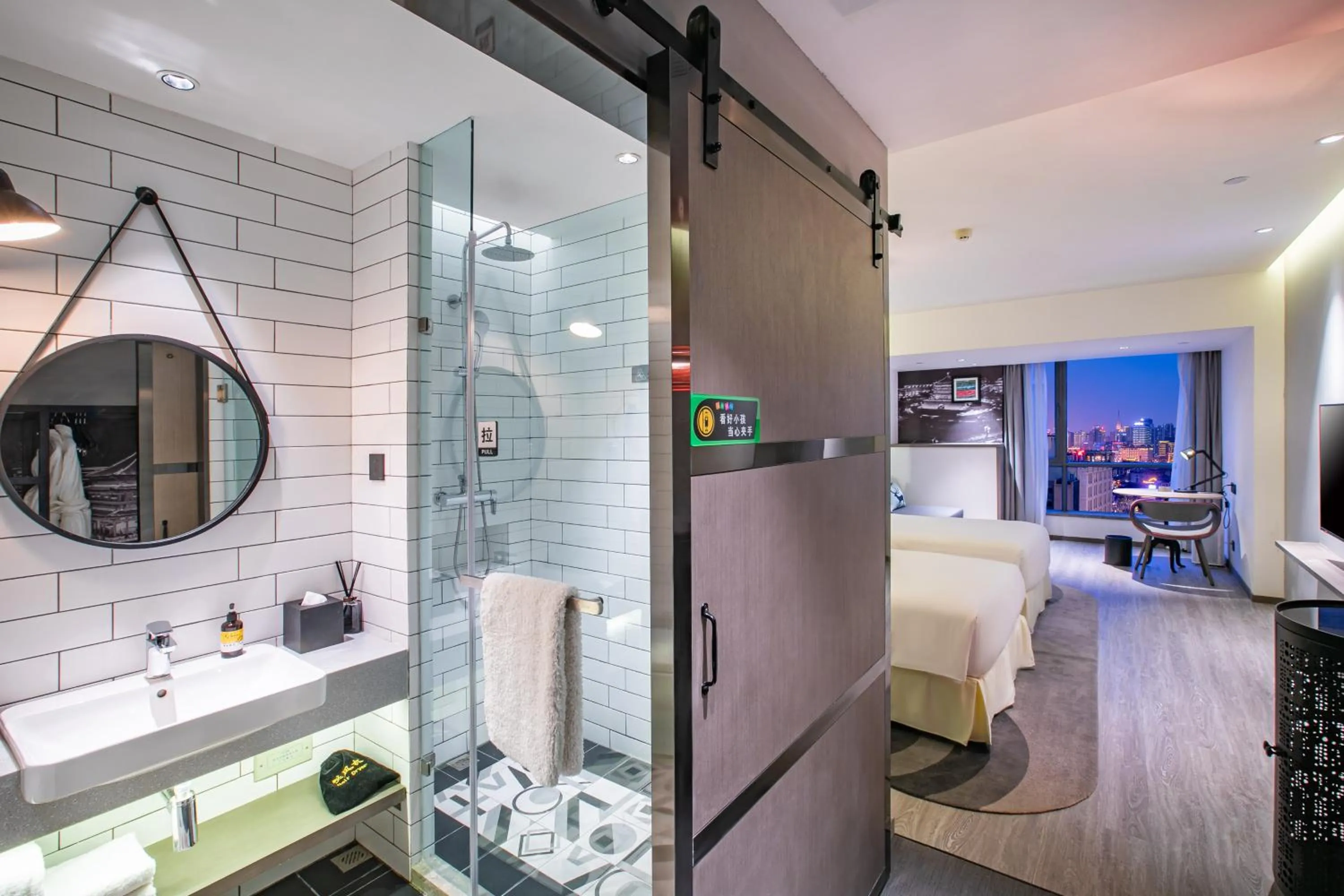 Bathroom in Jinmao Hotel Xi'an Downtown ( Bell & Drum Tower)