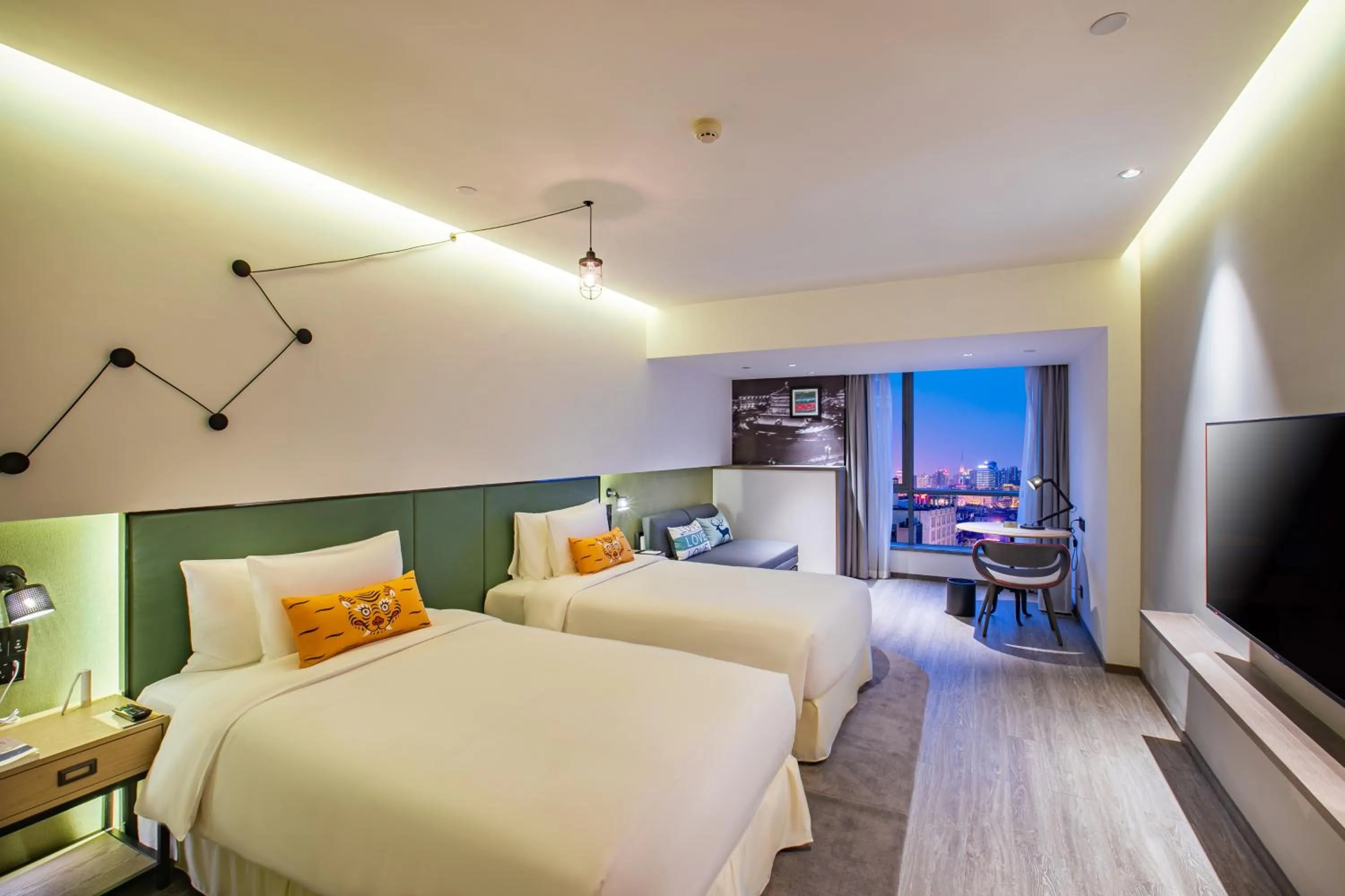 TV and multimedia, Bed in Jinmao Hotel Xi'an Downtown ( Bell & Drum Tower)