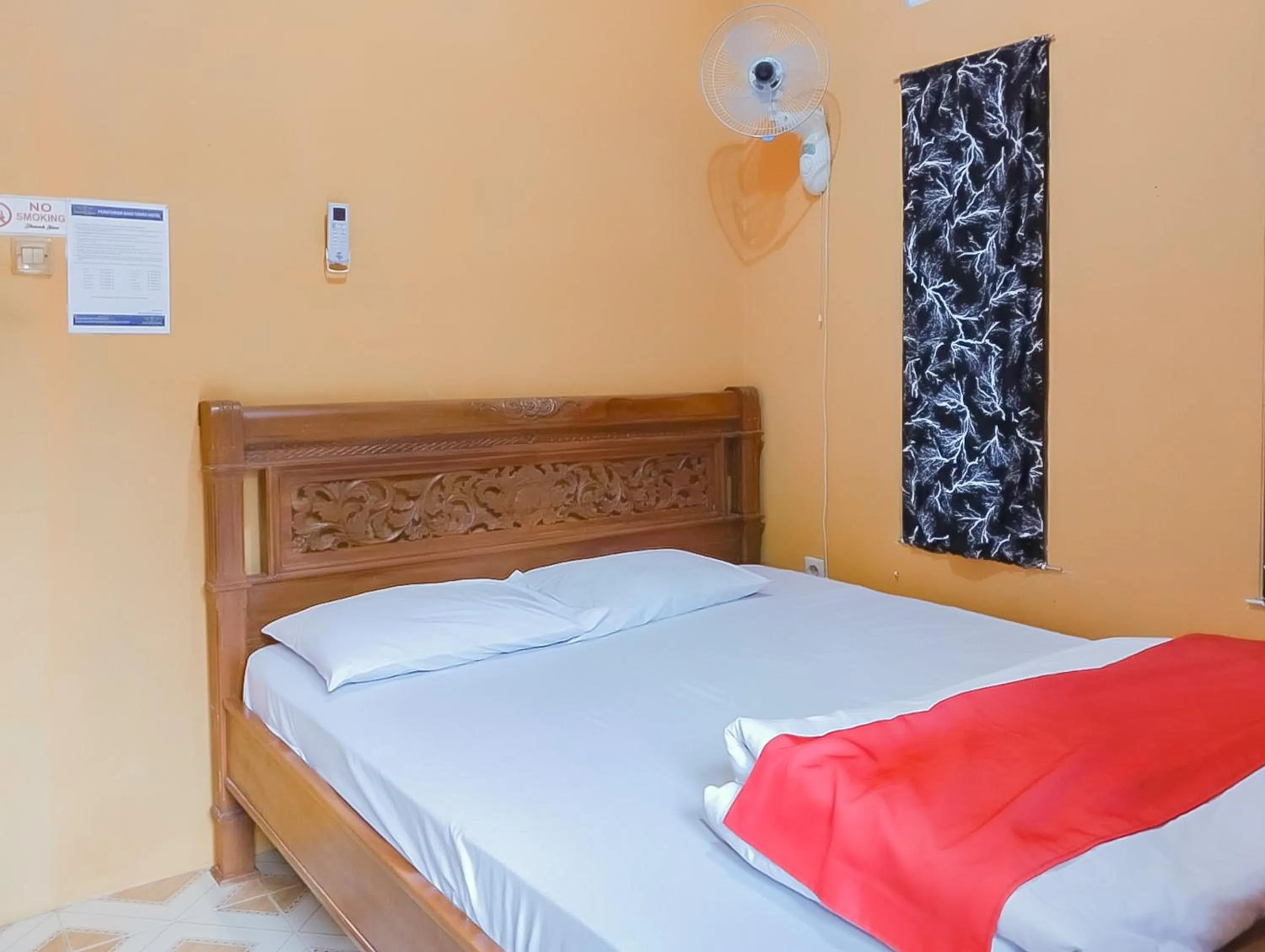 Bed in RedDoorz at Rita Guesthouse Pangandaran