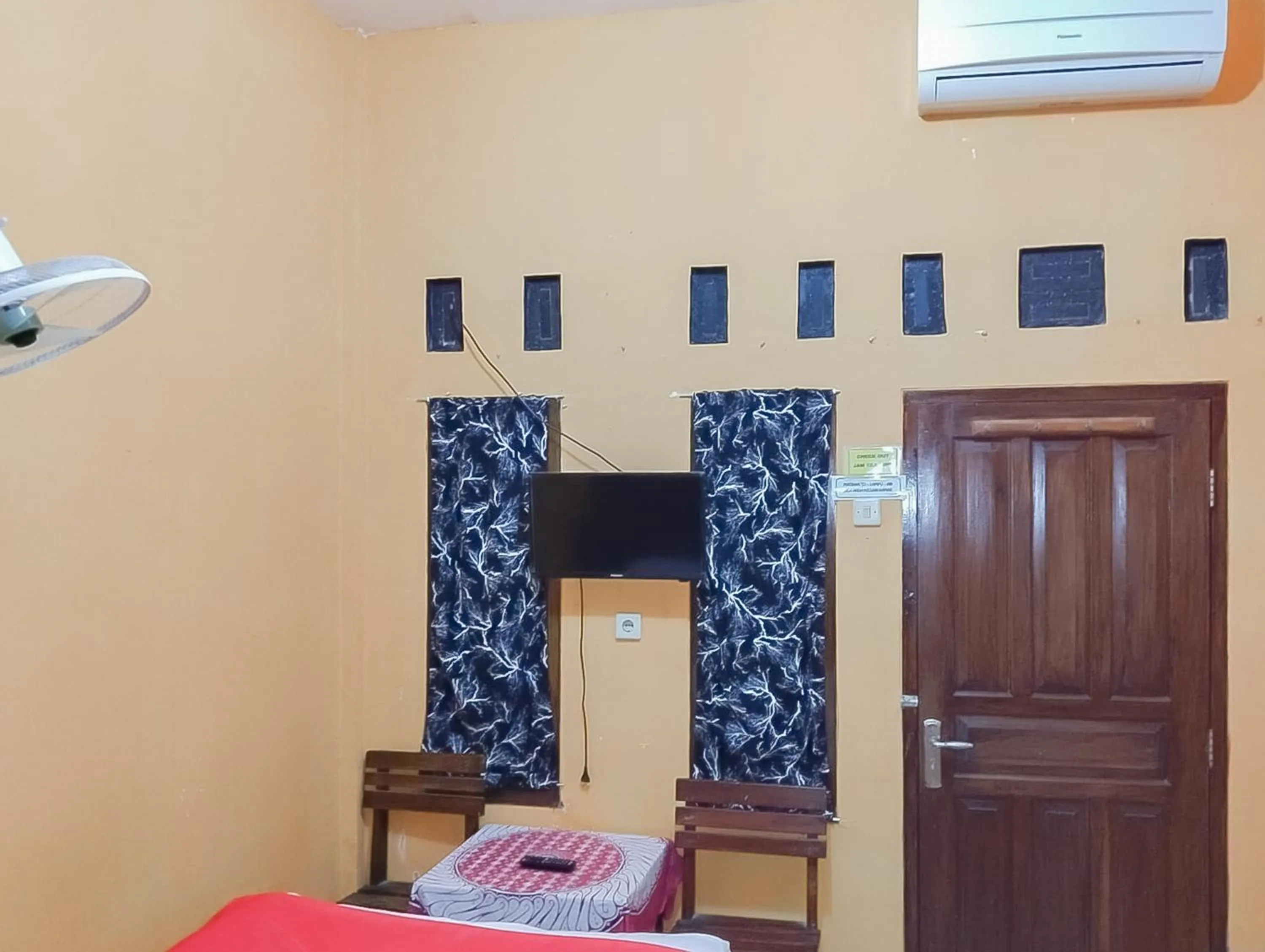 Bedroom in RedDoorz at Rita Guesthouse Pangandaran