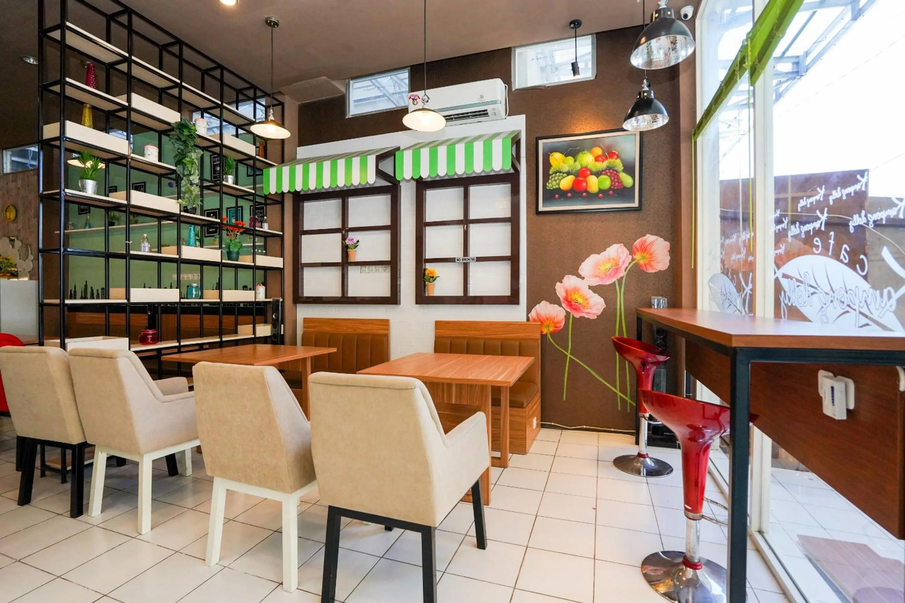 Seating area in Hotel O Surabaya near Surabaya Town Square formerly Kupang Gunung Residence