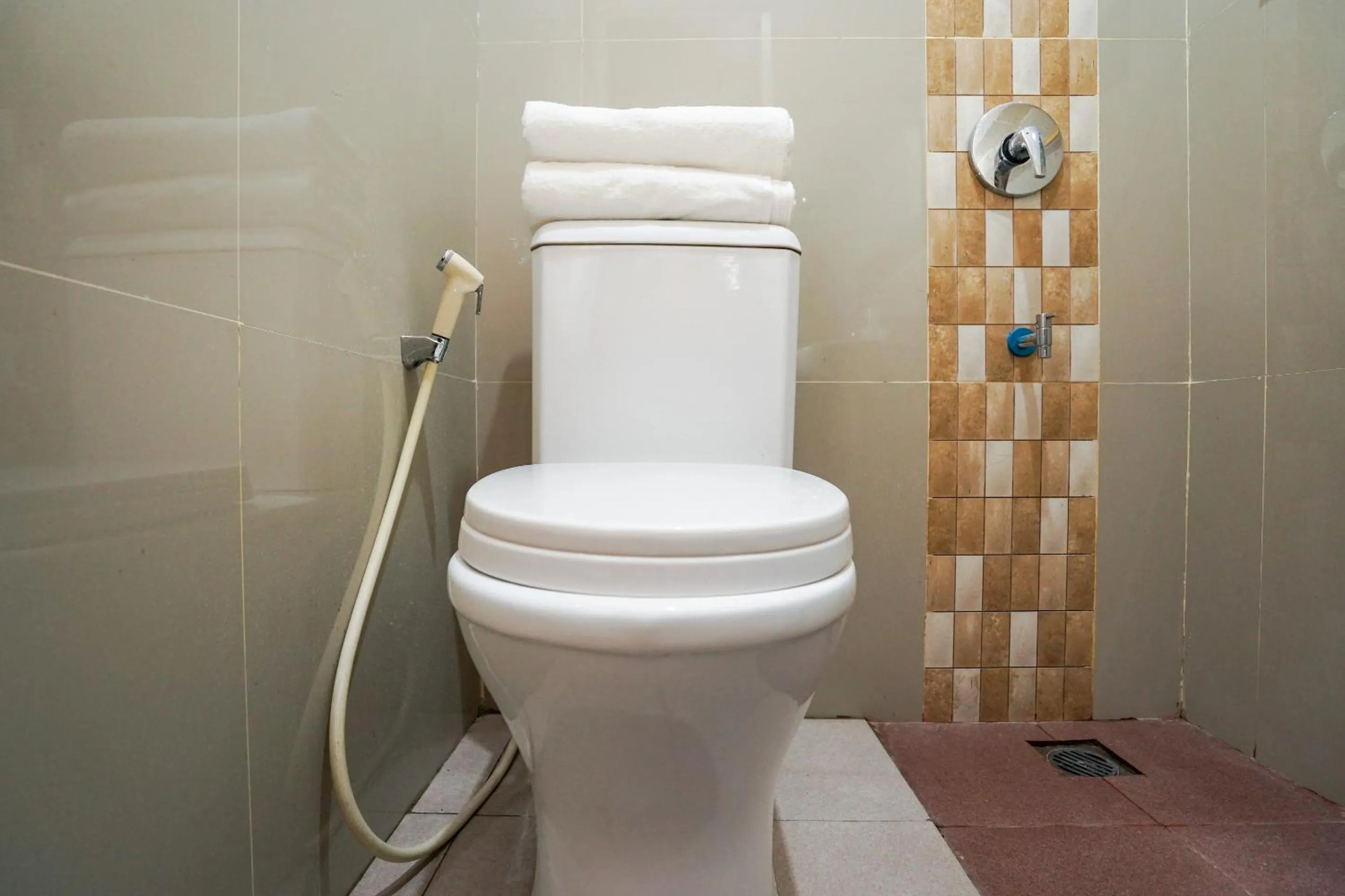 Bathroom in Hotel O Surabaya near Surabaya Town Square formerly Kupang Gunung Residence