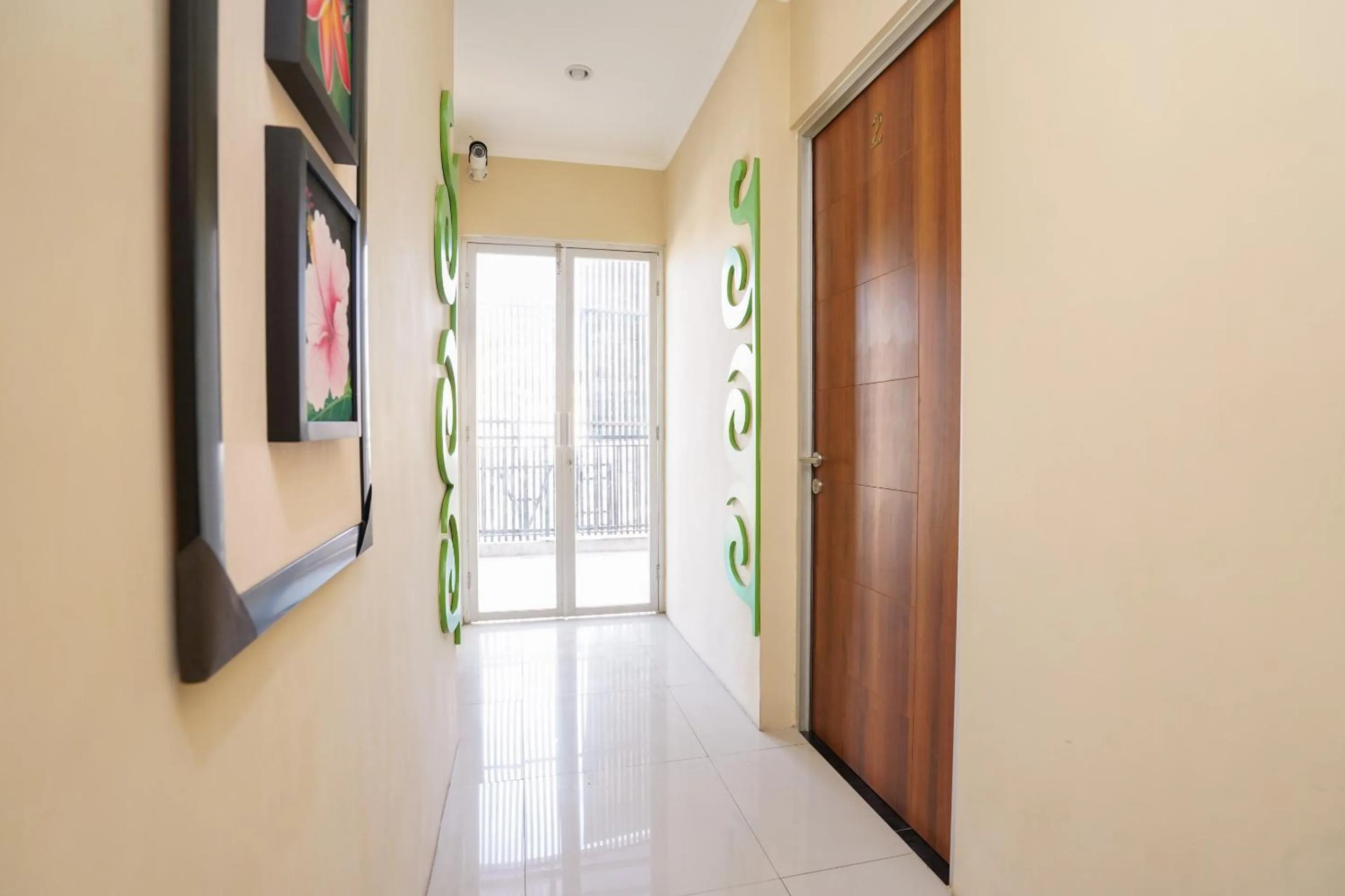 Lobby or reception in Hotel O Surabaya near Surabaya Town Square formerly Kupang Gunung Residence