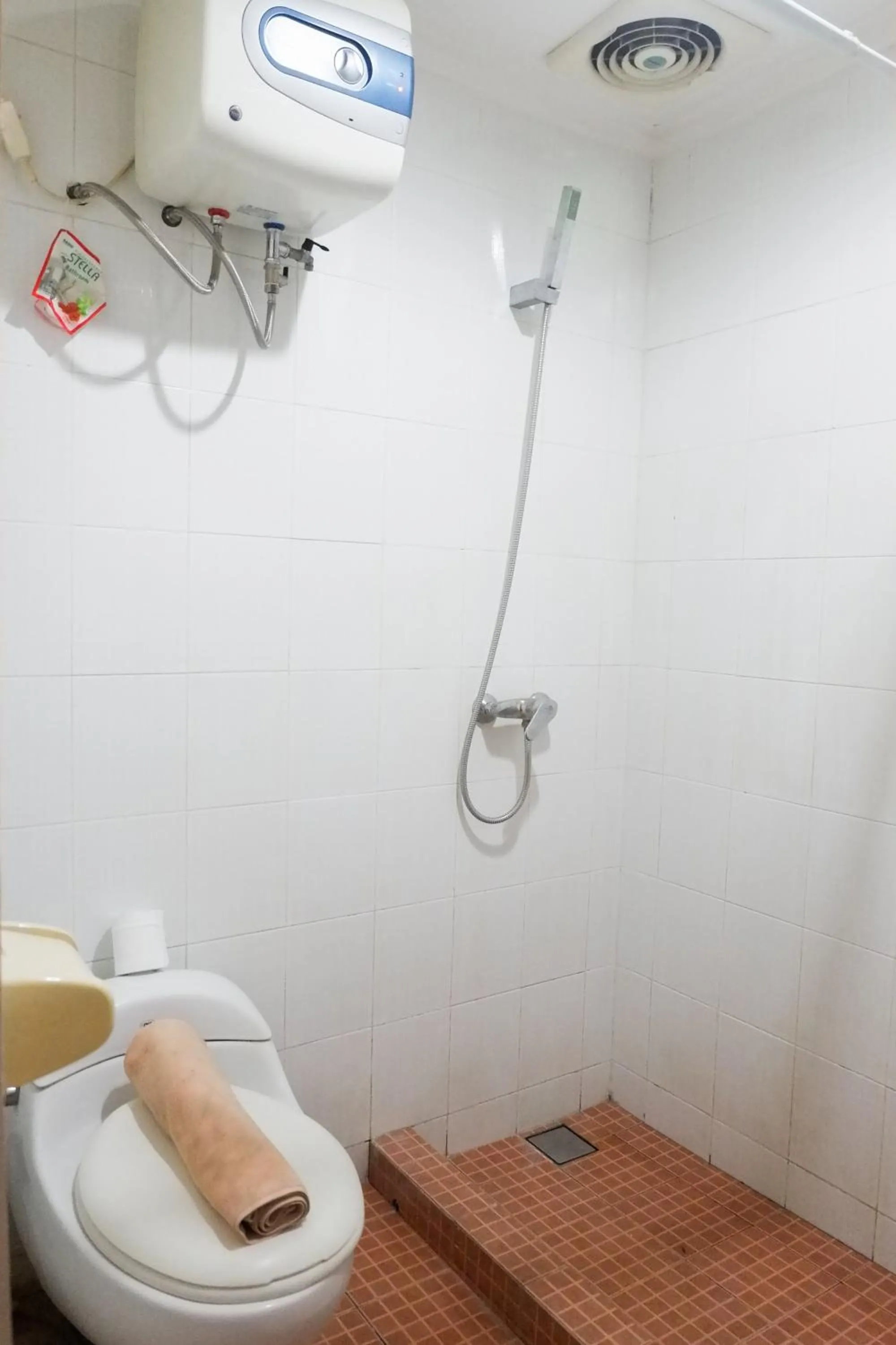 Bathroom in Comfy Studio at High Point Serviced Apartment By Travelio