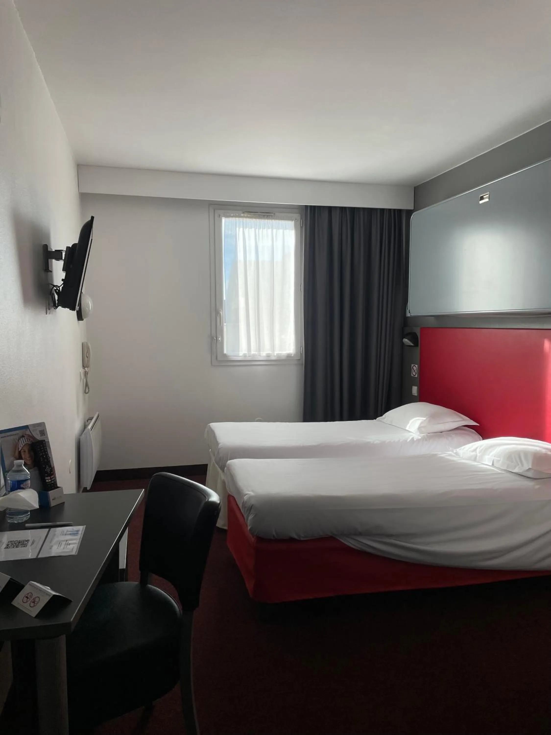 Twin Room in Brit Hotel Marvejols