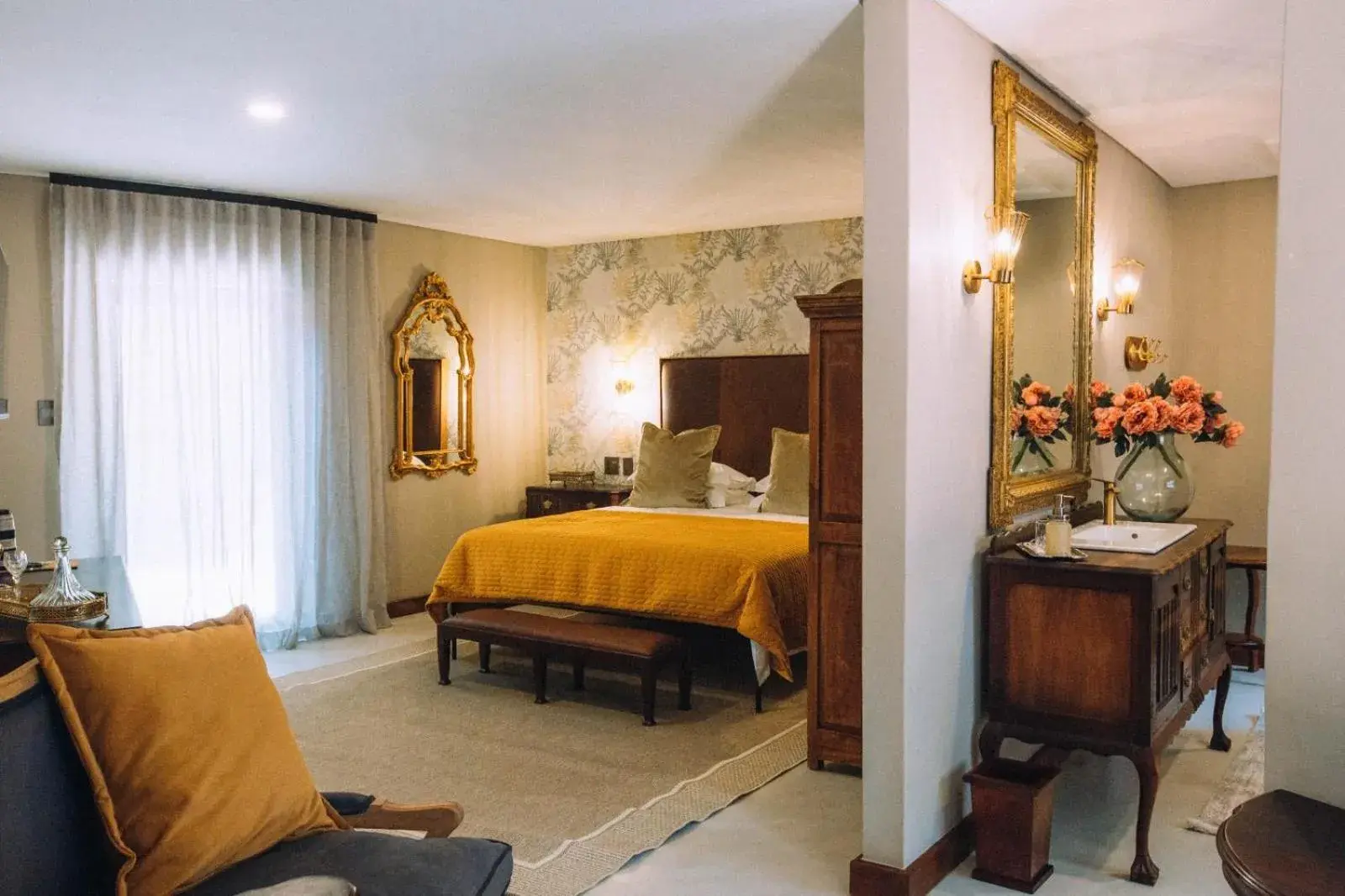 Deluxe King Room - single occupancy in The Bohemian Guesthouse Deluxe King Room - single occupancy in The Bohemian Guesthouse