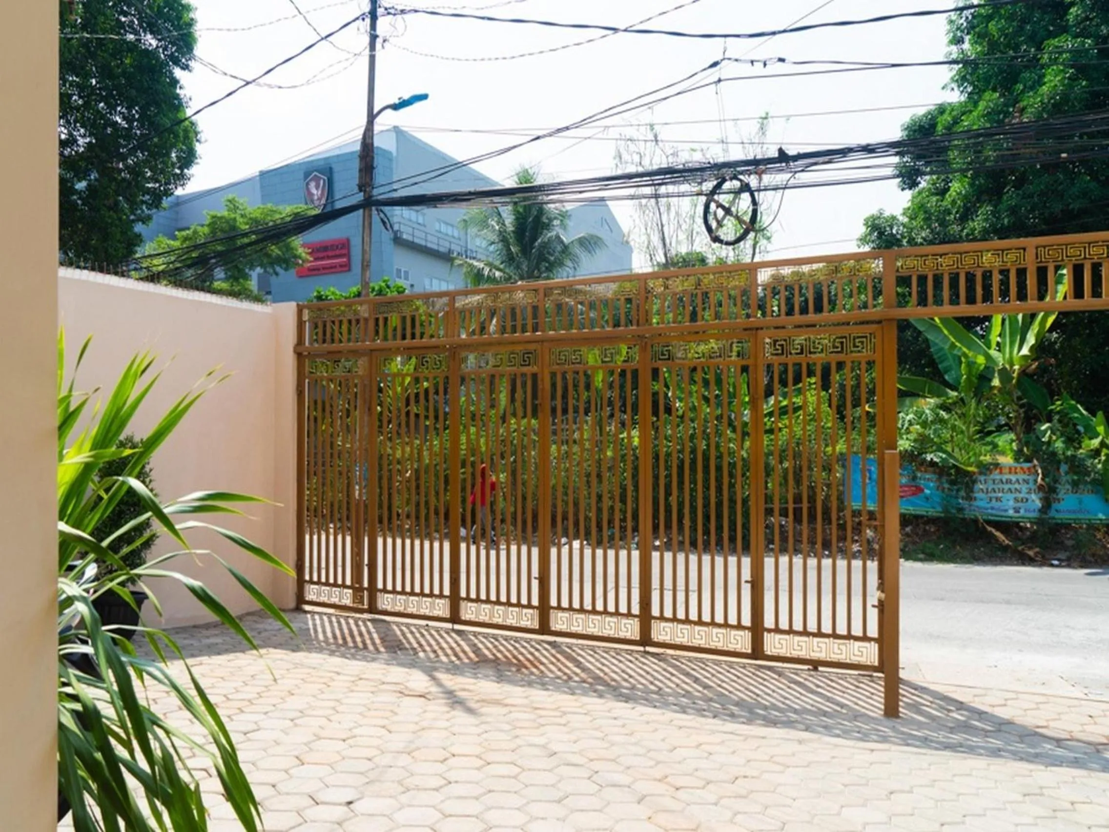 Property building in RedDoorz near Cipinang Indah Mall