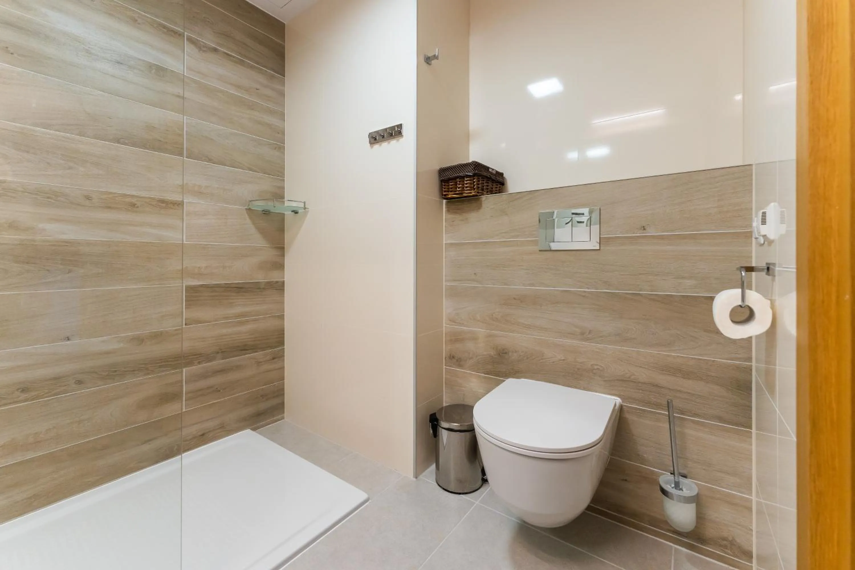 Shower in Seaside Kołobrzeg, Sun & Snow