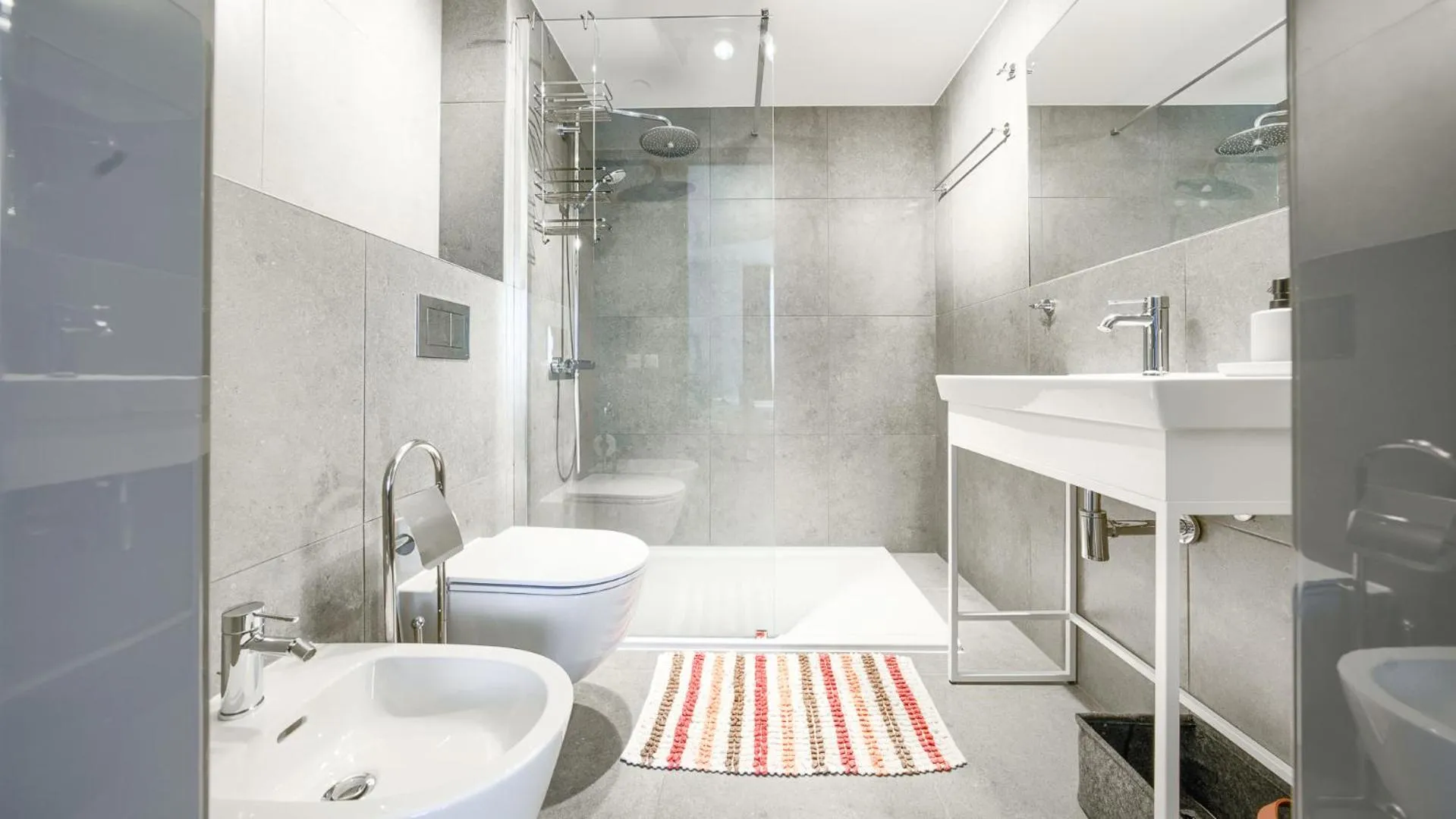 Shower in Seaside Kołobrzeg, Sun & Snow