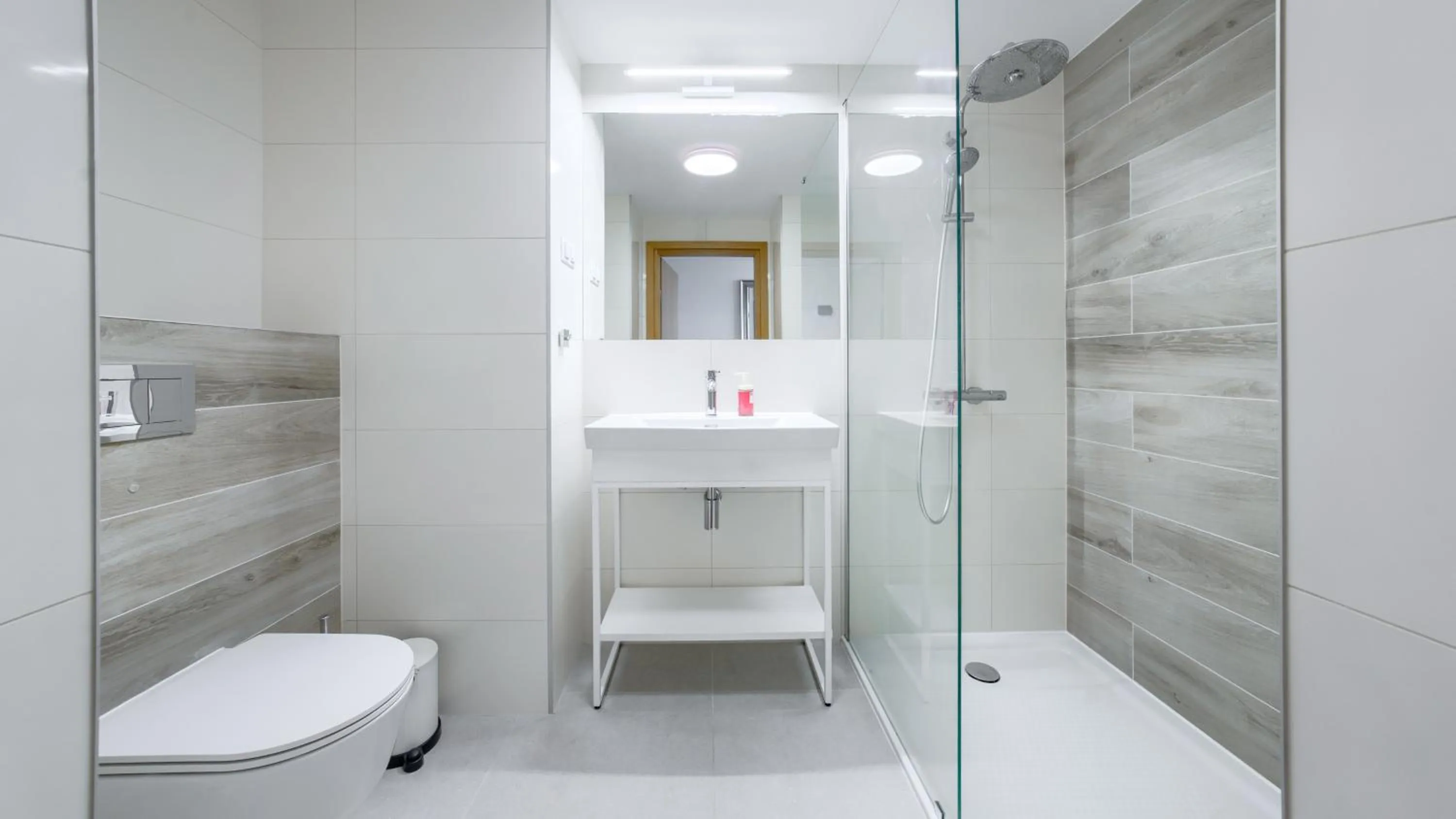 Shower in Seaside Kołobrzeg, Sun & Snow