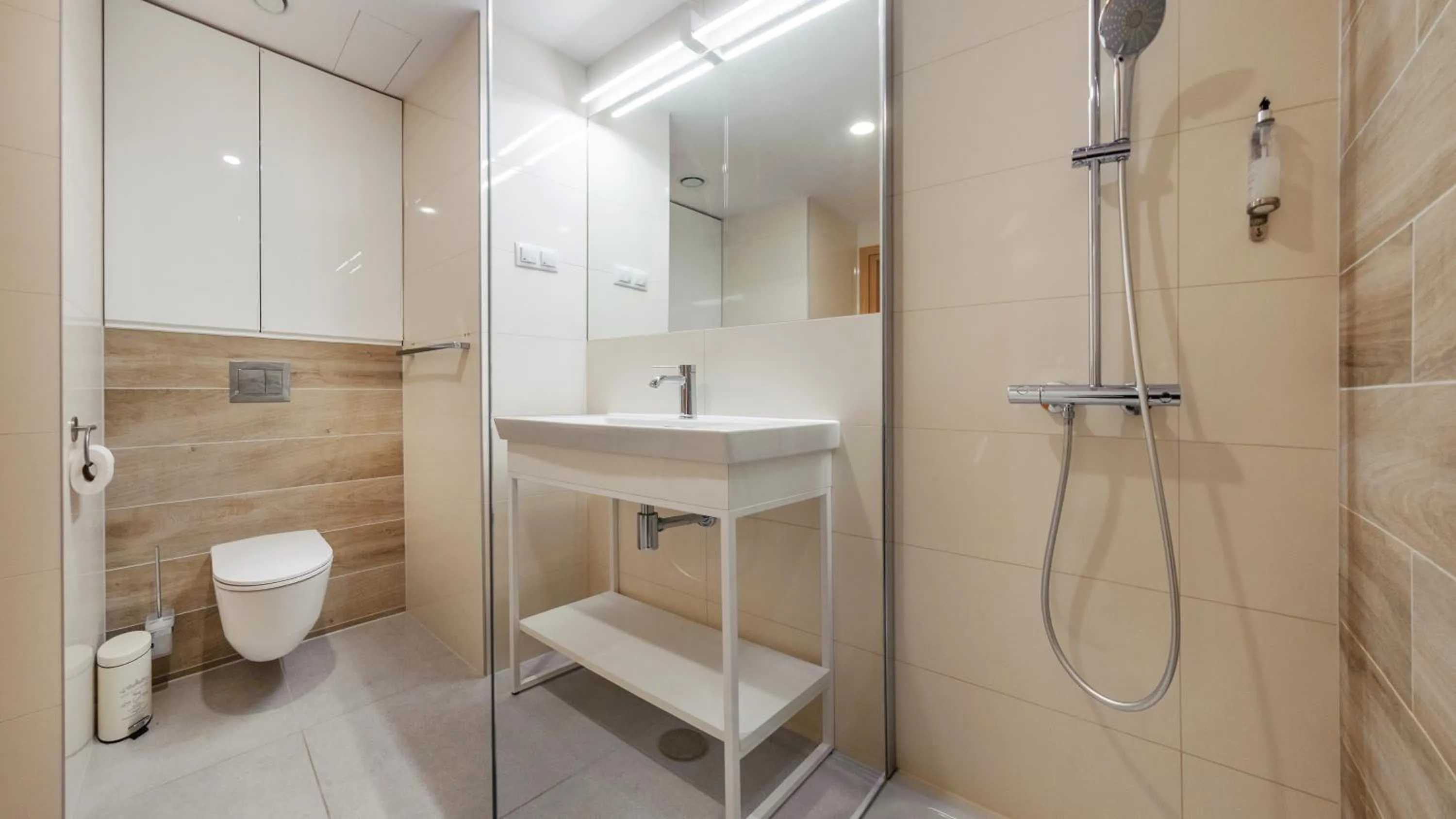 Shower in Seaside Kołobrzeg, Sun & Snow