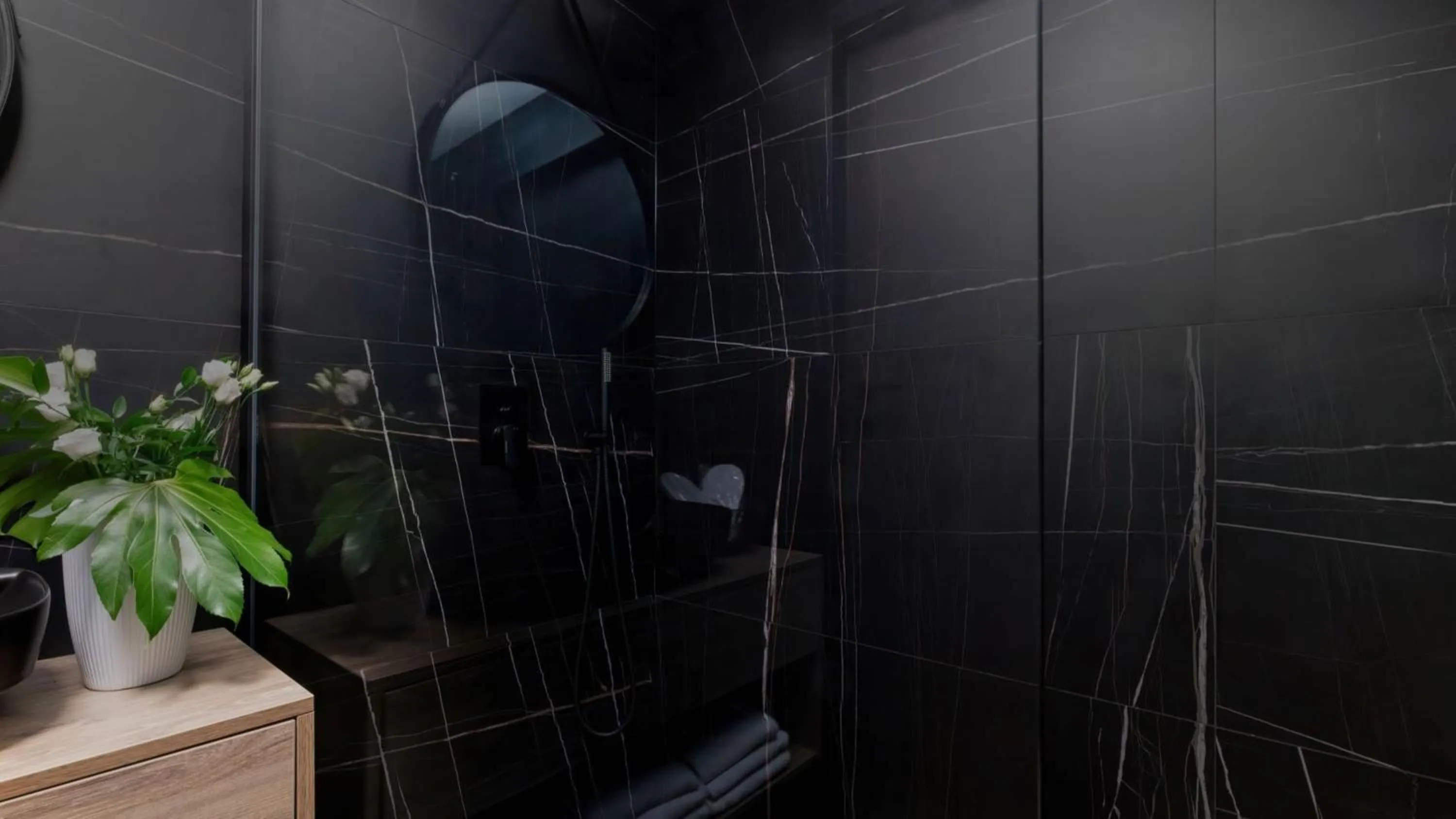 Shower in Seaside Kołobrzeg, Sun & Snow