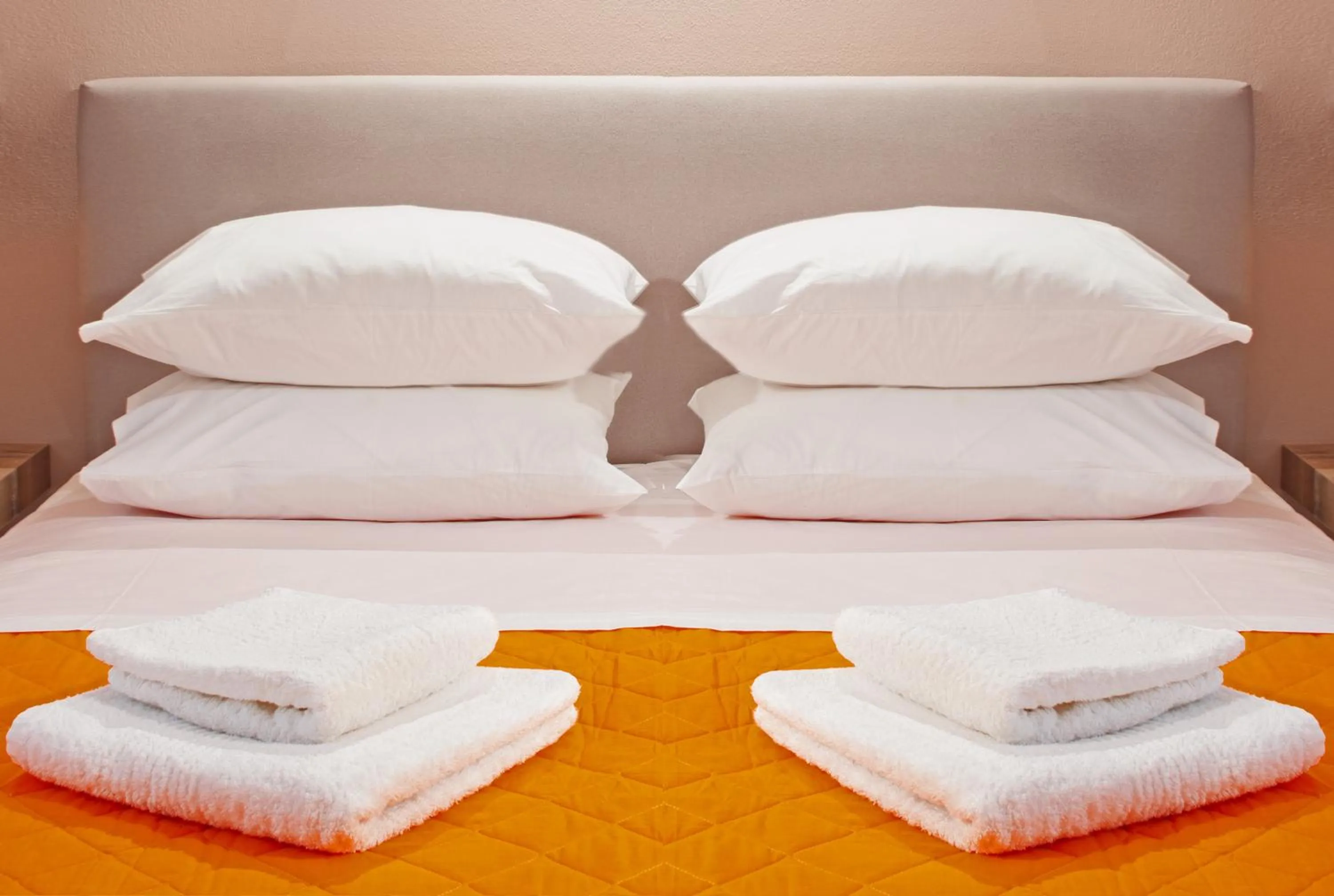 Bed in Elite Cottages