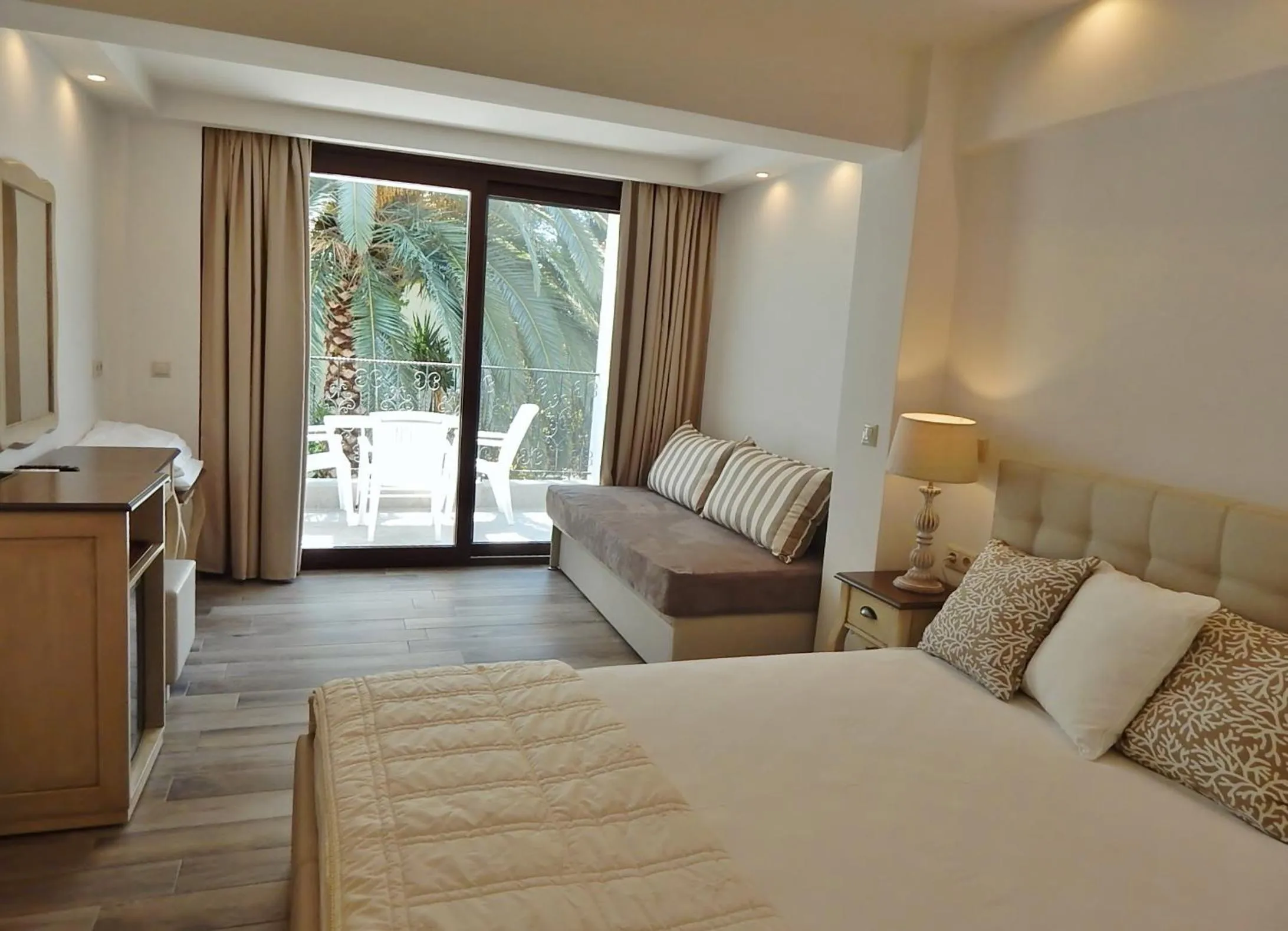 Photo of the whole room, Bed in Hotel Pilalidis