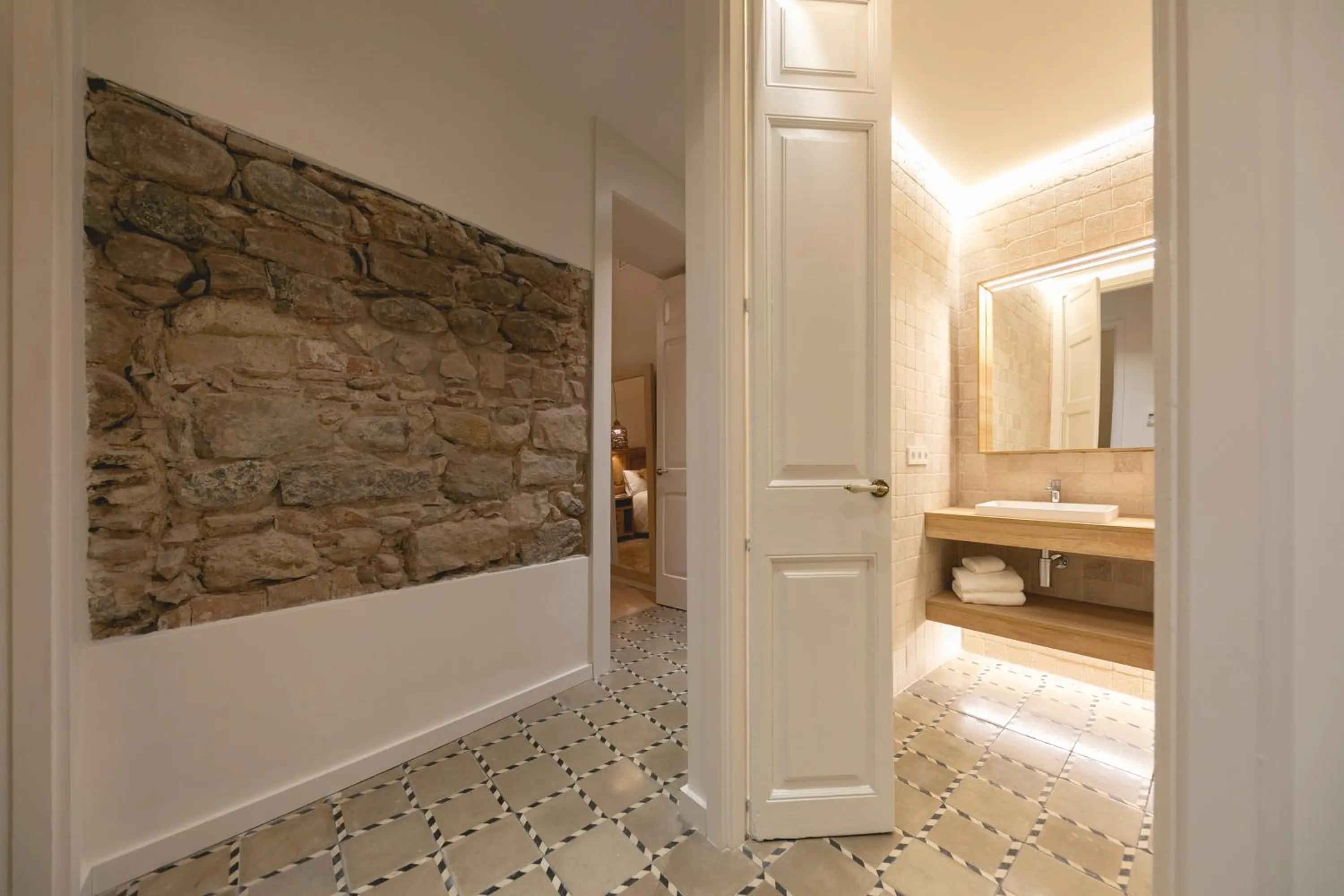 Bathroom, Bed in Bravissimo Mercaders, beautiful 3 bedroom apartment