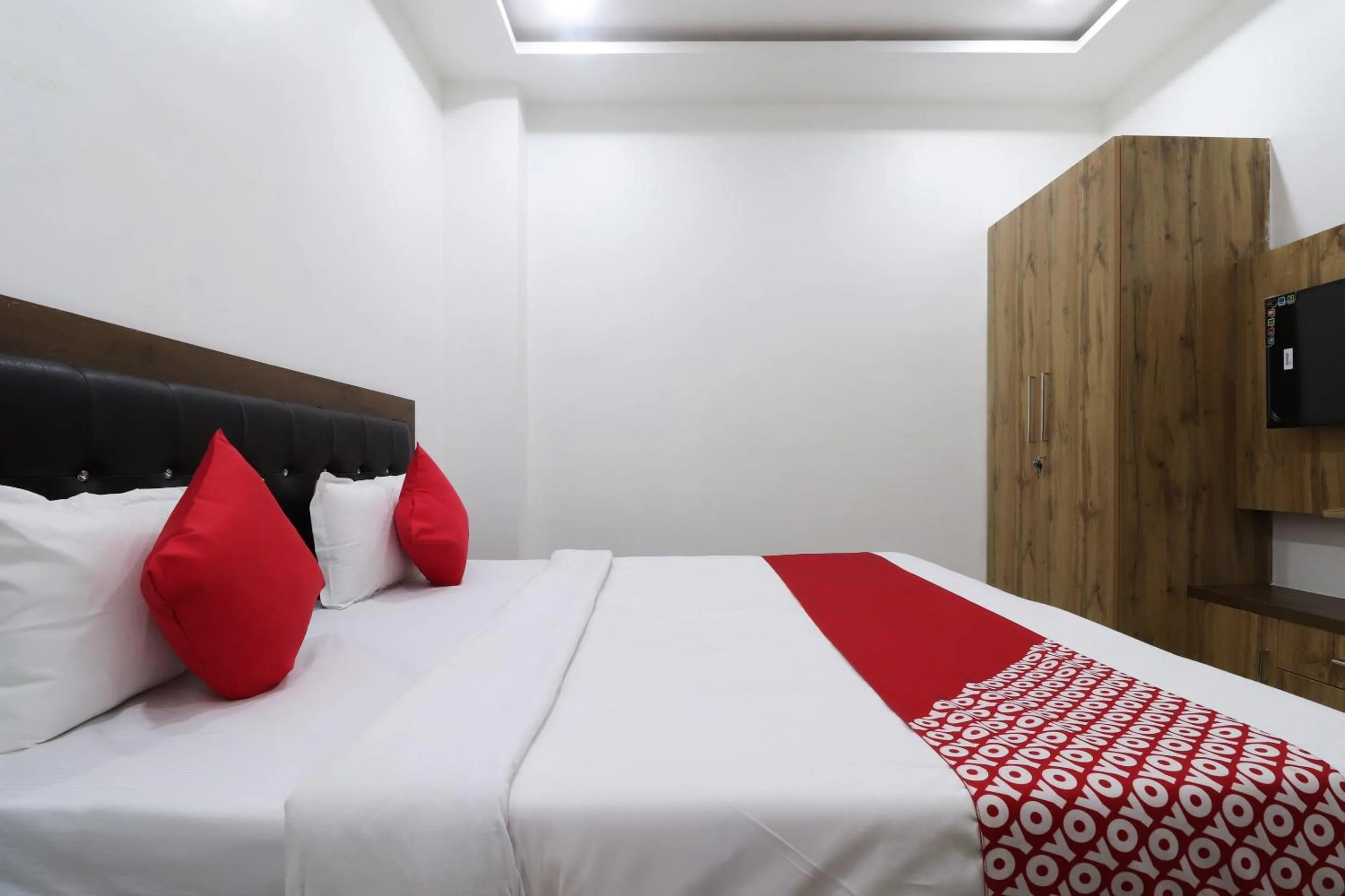 Bedroom in Hotel O Vrindravan Inn