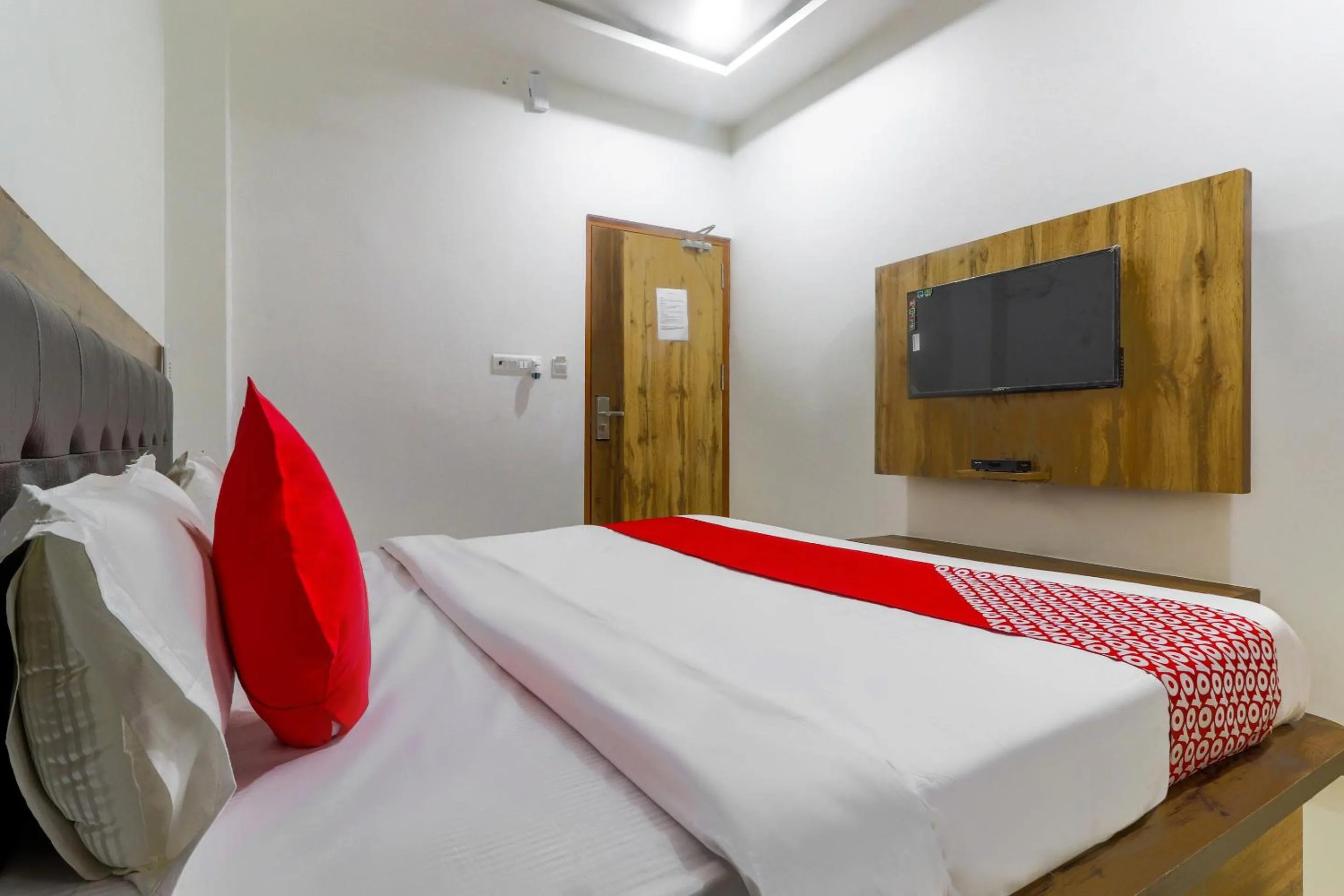 Bedroom in Hotel O Vrindravan Inn