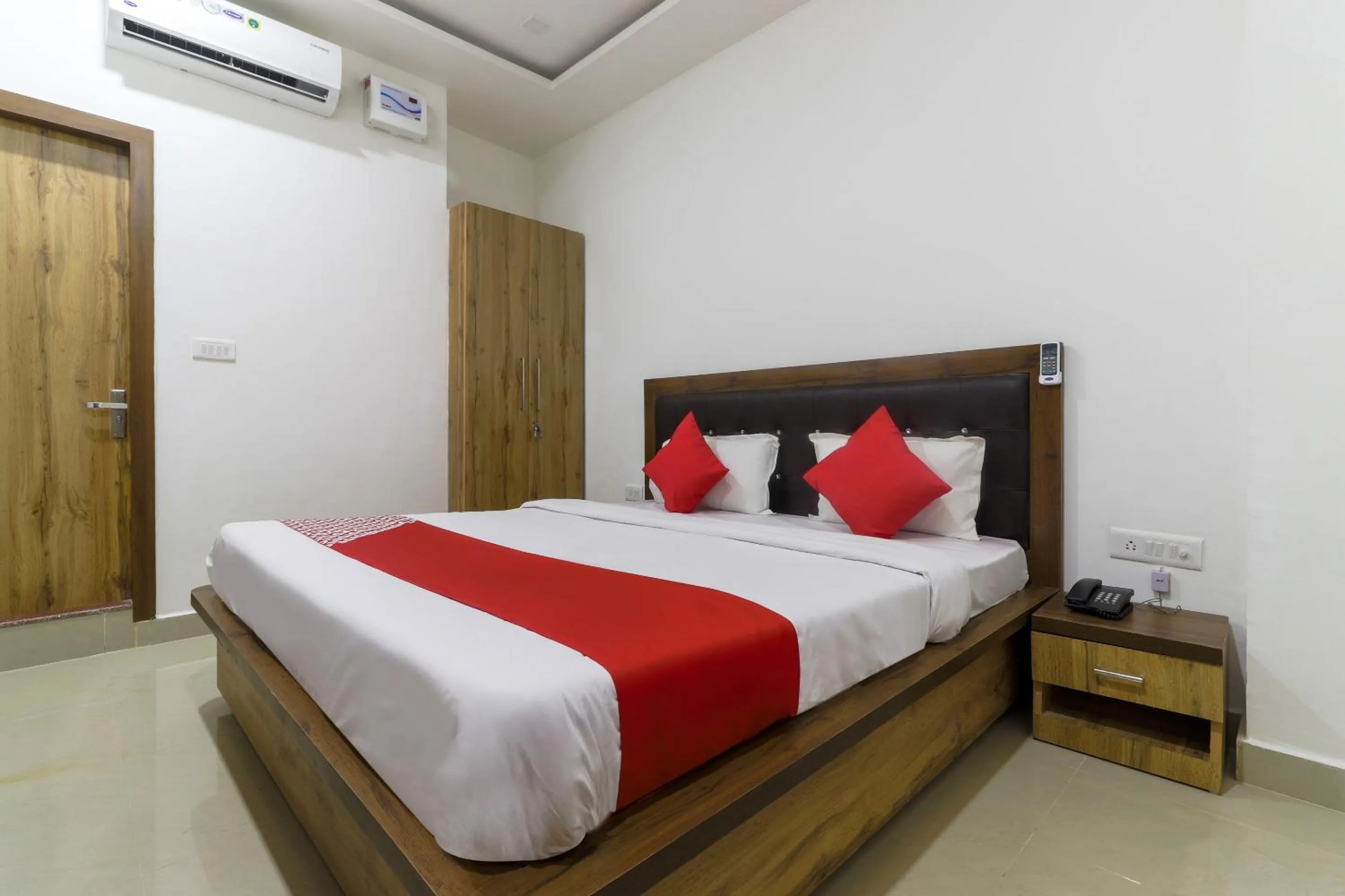 Bedroom in Hotel O Vrindravan Inn