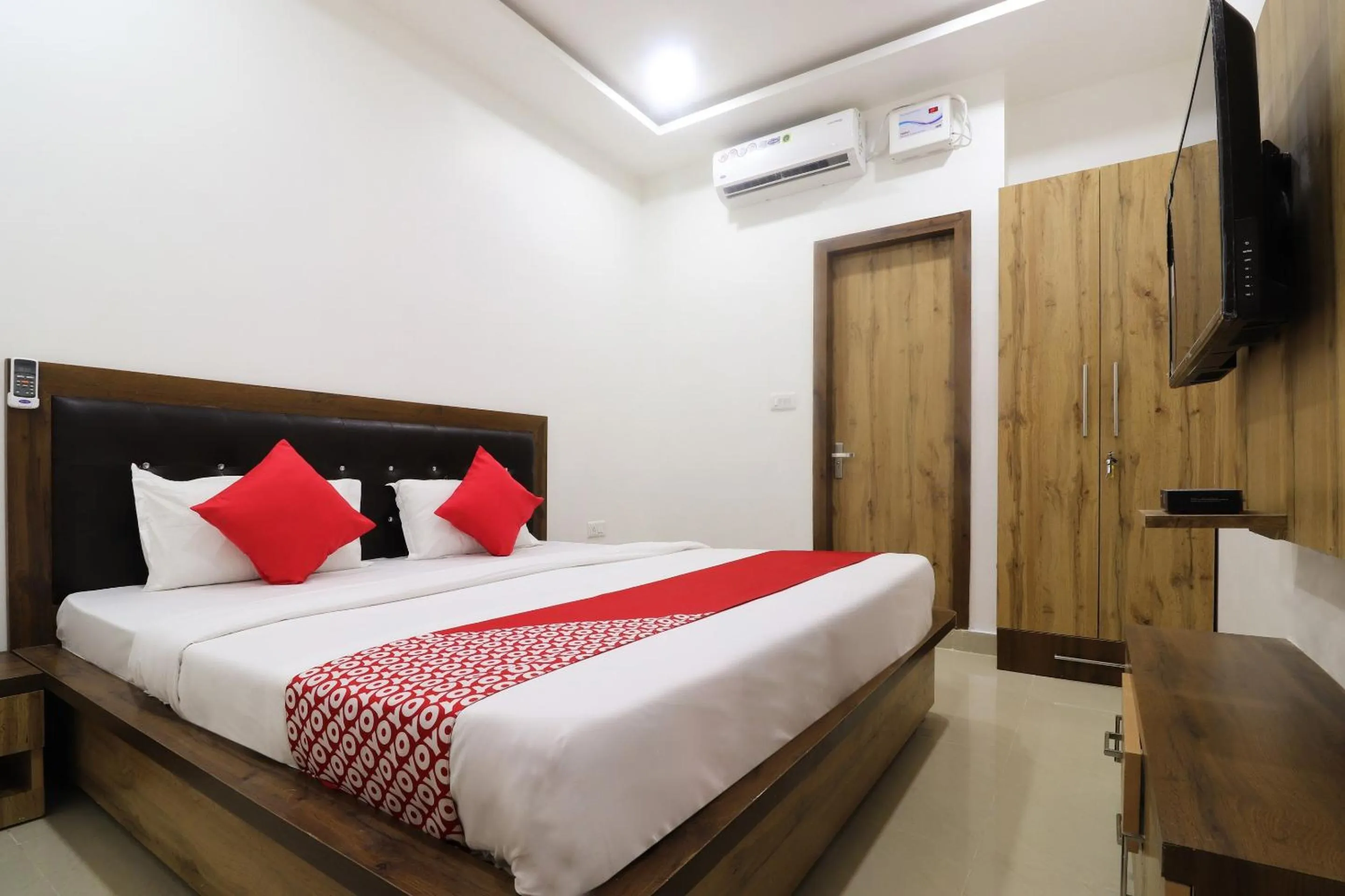 Bedroom in Hotel O Vrindravan Inn