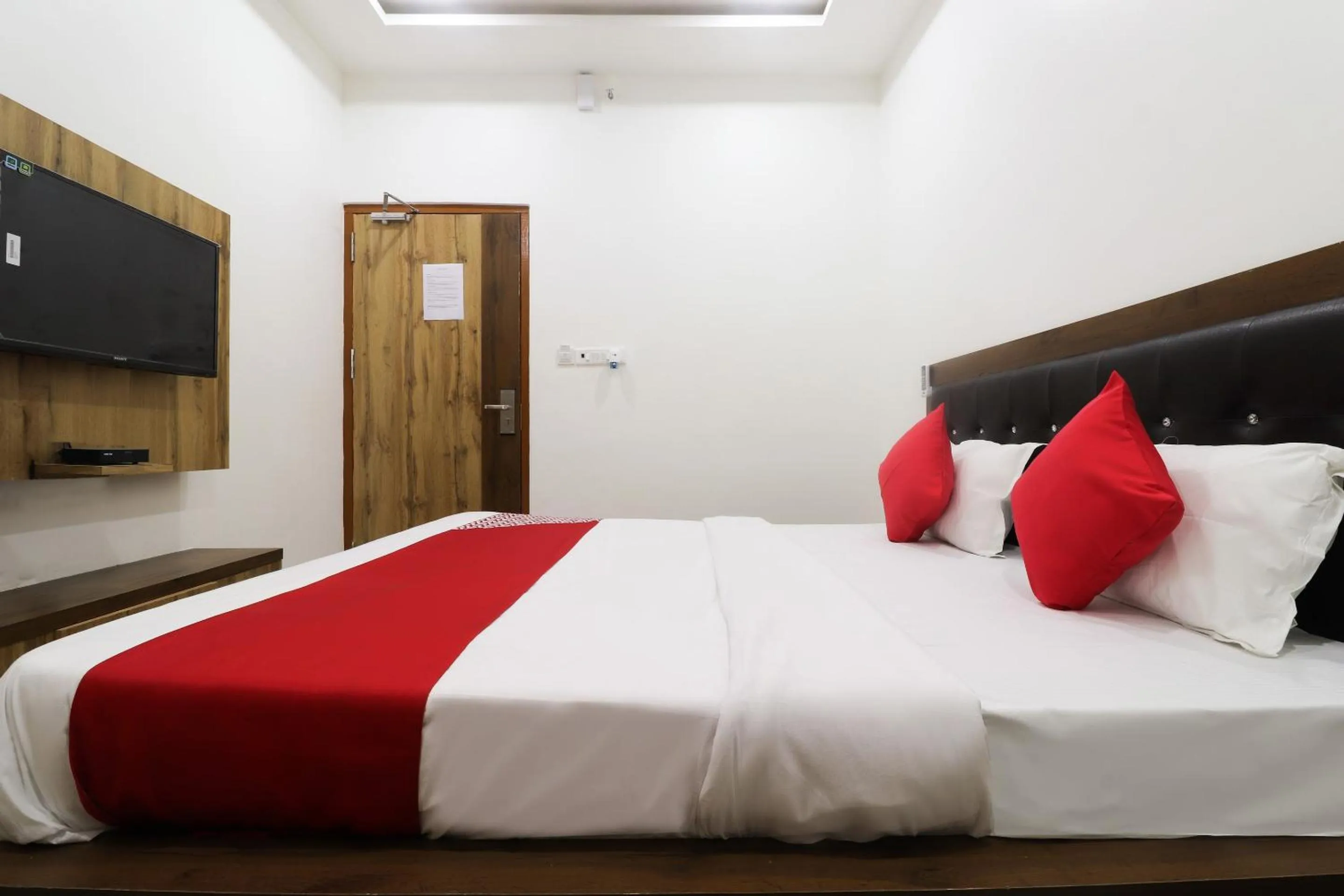 Bedroom in Hotel O Vrindravan Inn