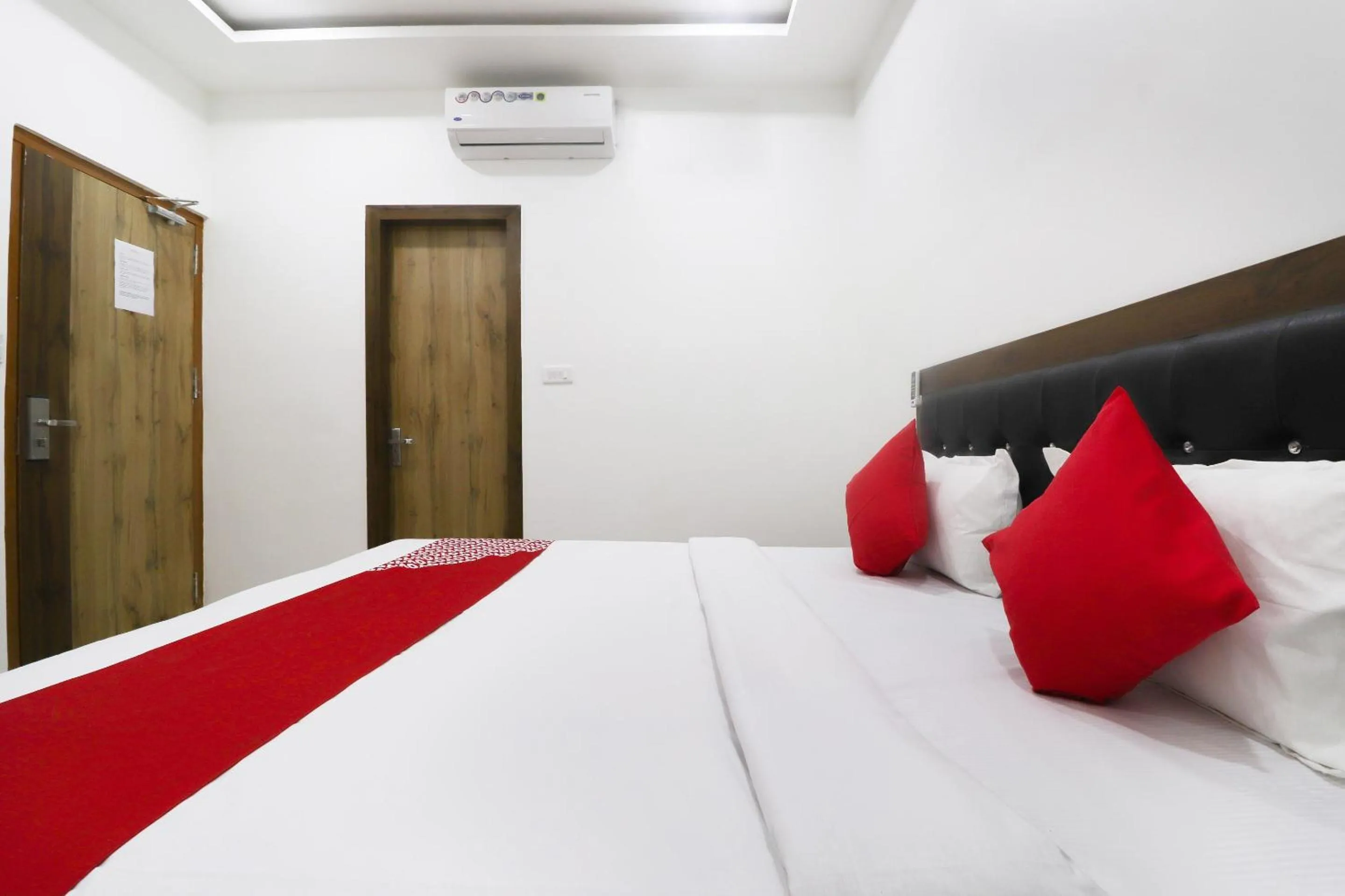 Bedroom in Hotel O Vrindravan Inn