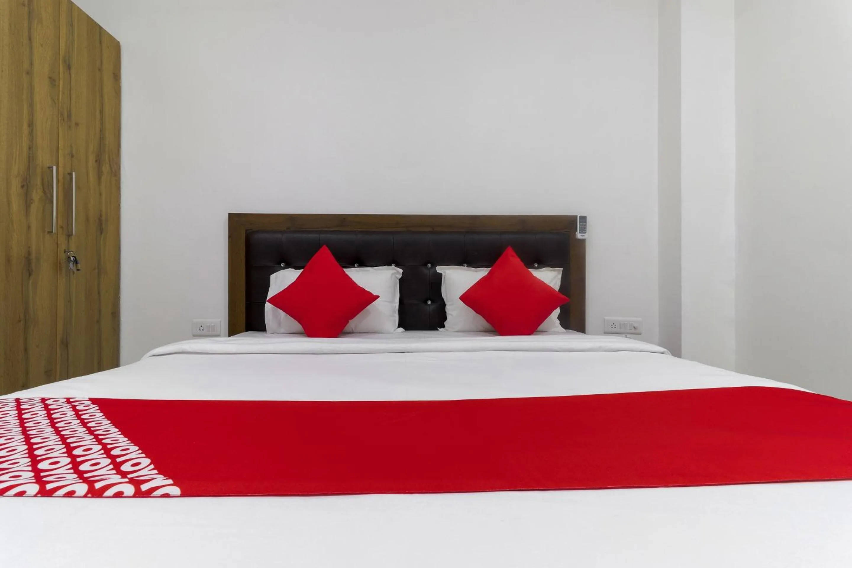 Bedroom in Hotel O Vrindravan Inn