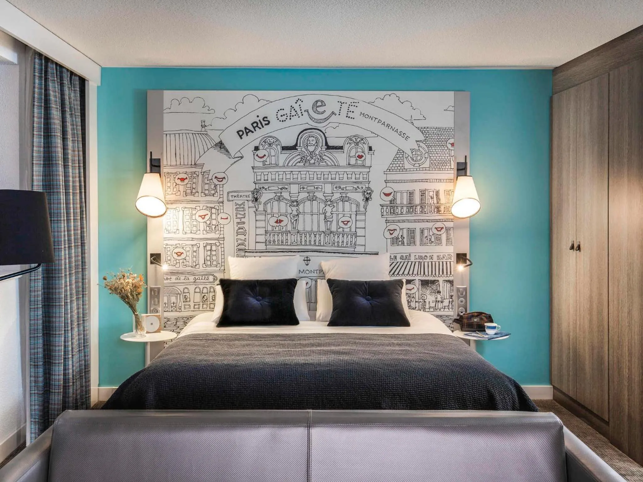 Bedroom, Bed in Hôtel Mercure Paris Centre Gare Montparnasse