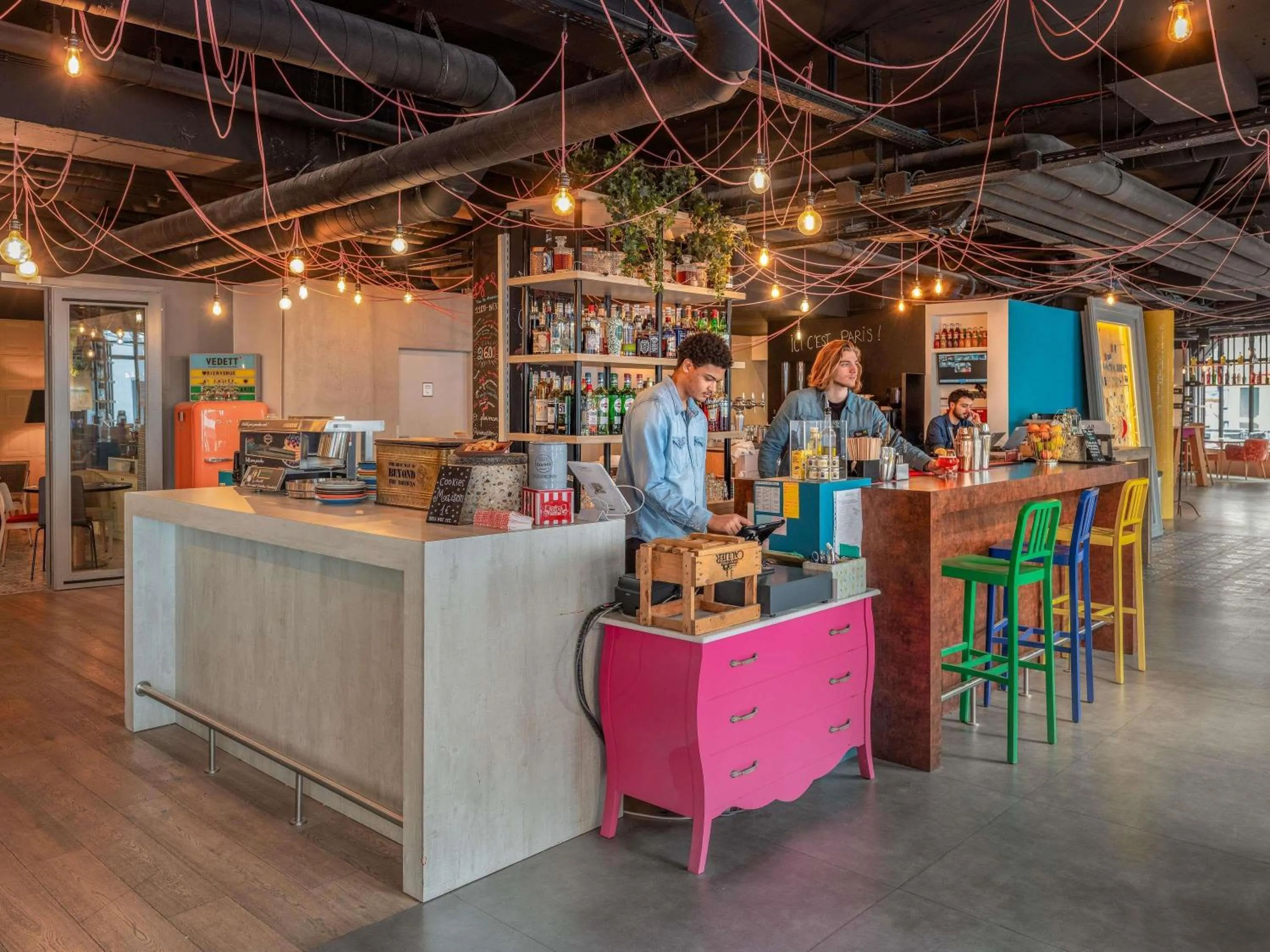 Restaurant/places to eat in Hôtel Mercure Paris Centre Gare Montparnasse