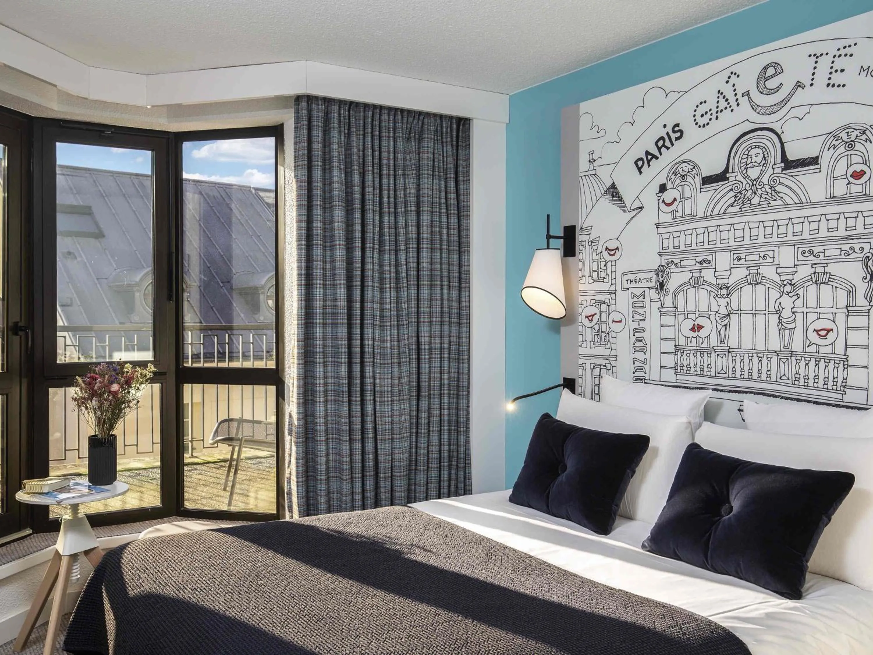 Bedroom, Bed in Hôtel Mercure Paris Centre Gare Montparnasse