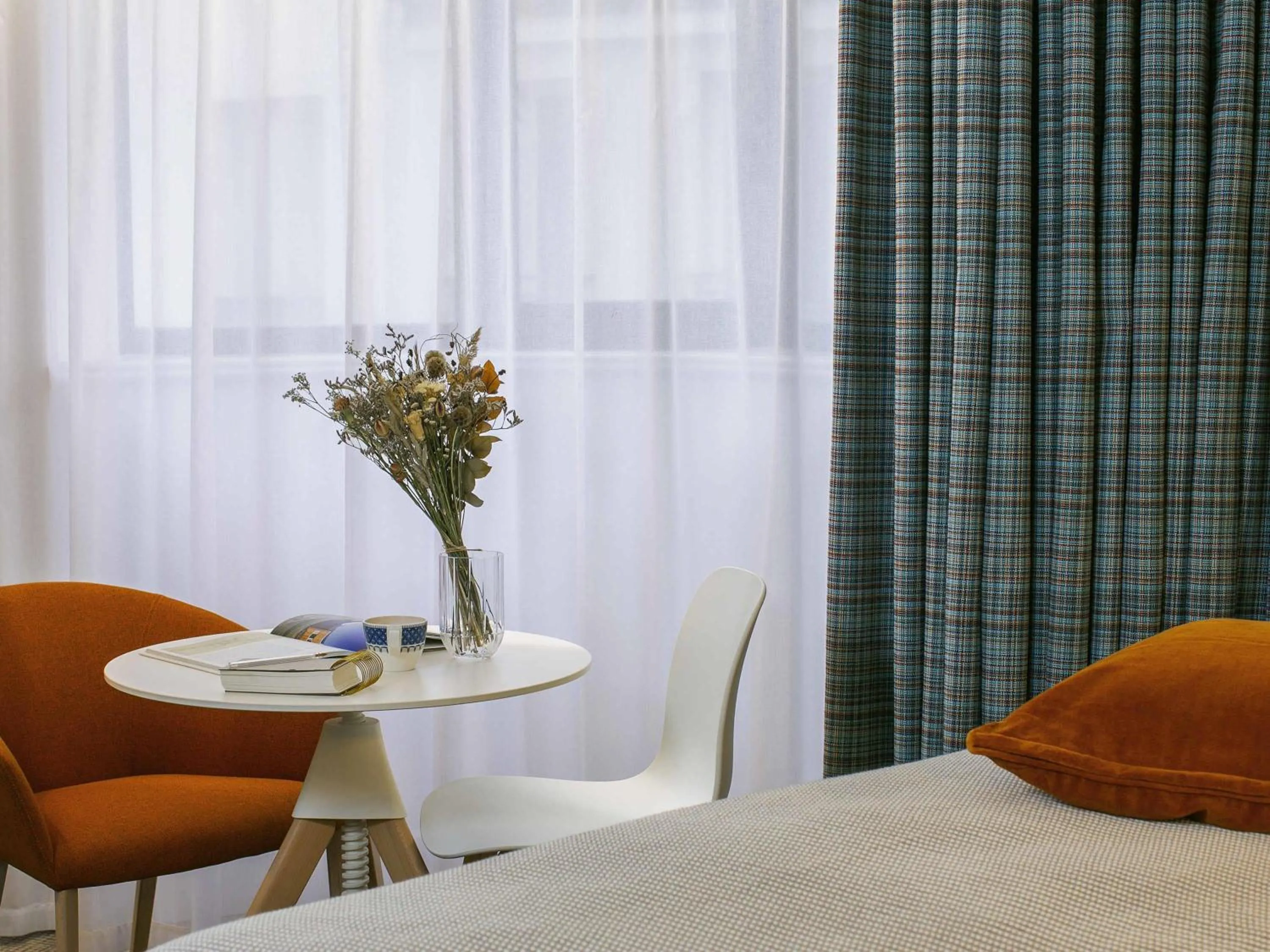 Bedroom, Bed in Hôtel Mercure Paris Centre Gare Montparnasse