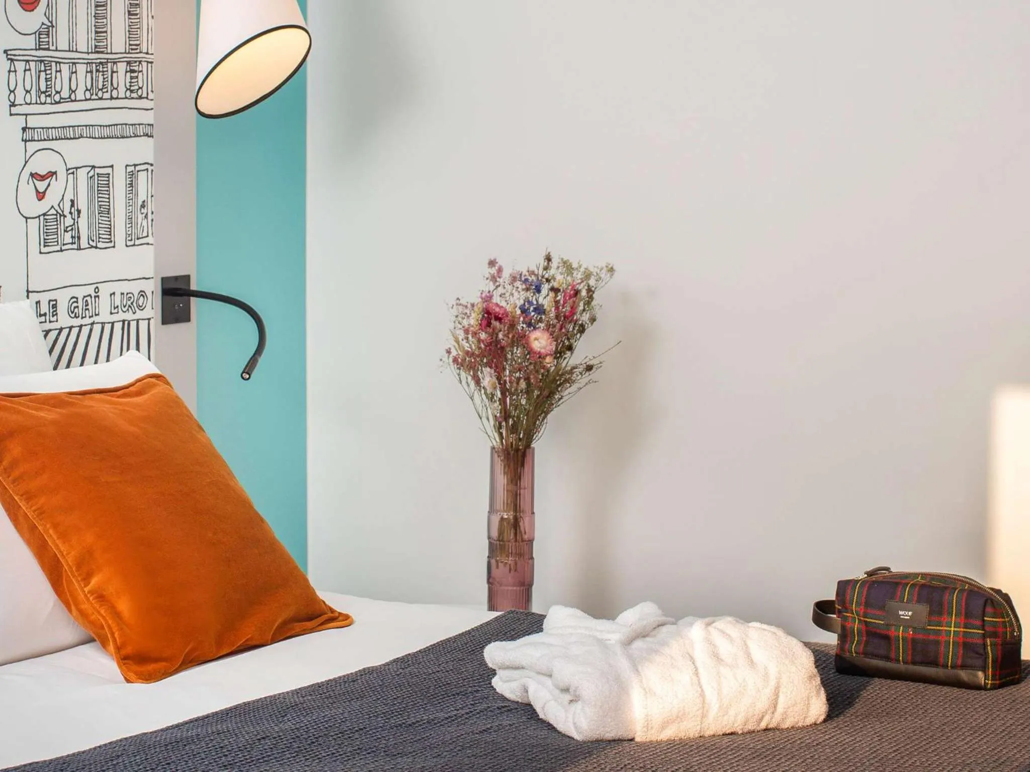 Bedroom, Bed in Hôtel Mercure Paris Centre Gare Montparnasse