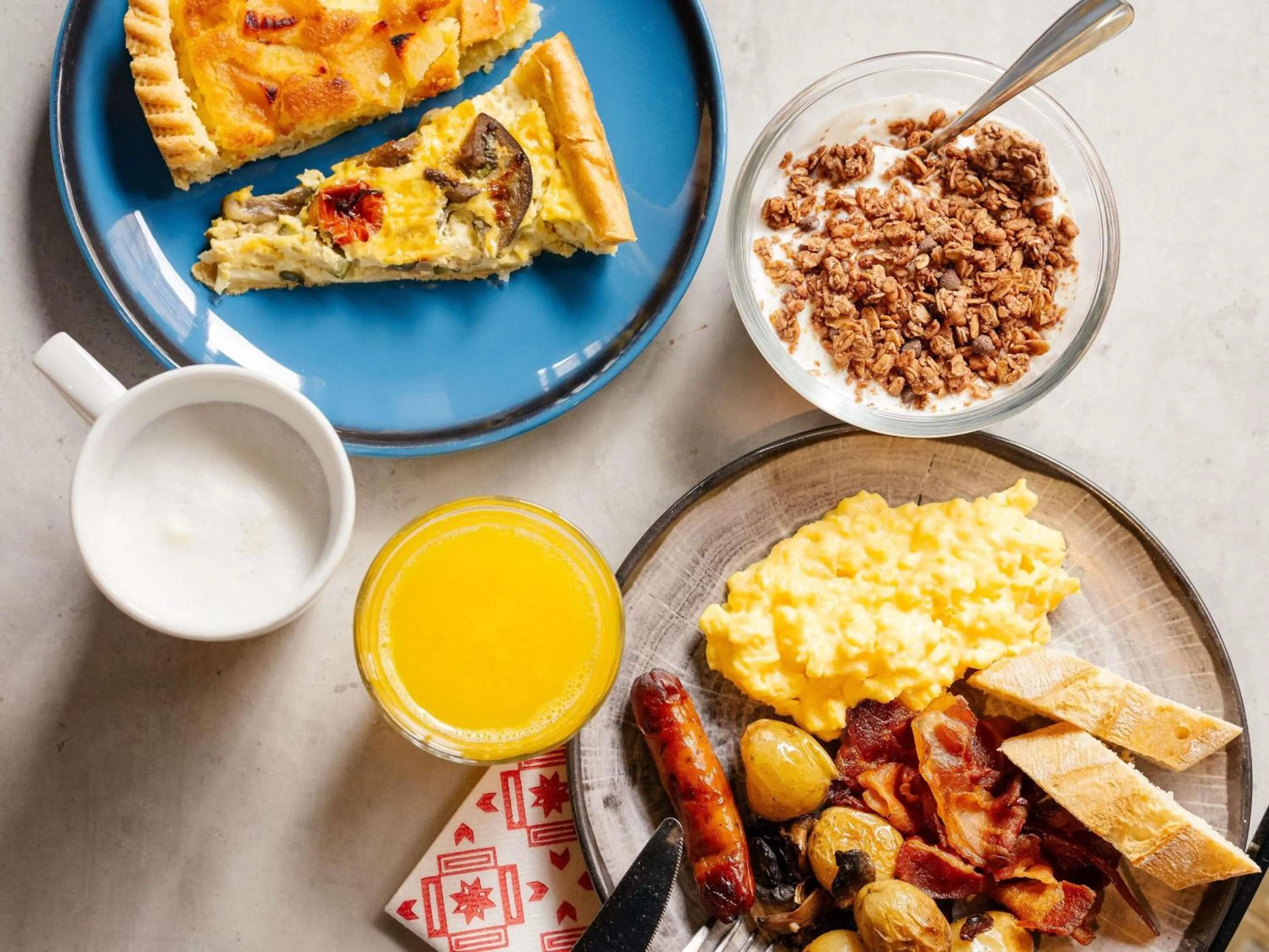 Restaurant/places to eat in Hôtel Mercure Paris Centre Gare Montparnasse