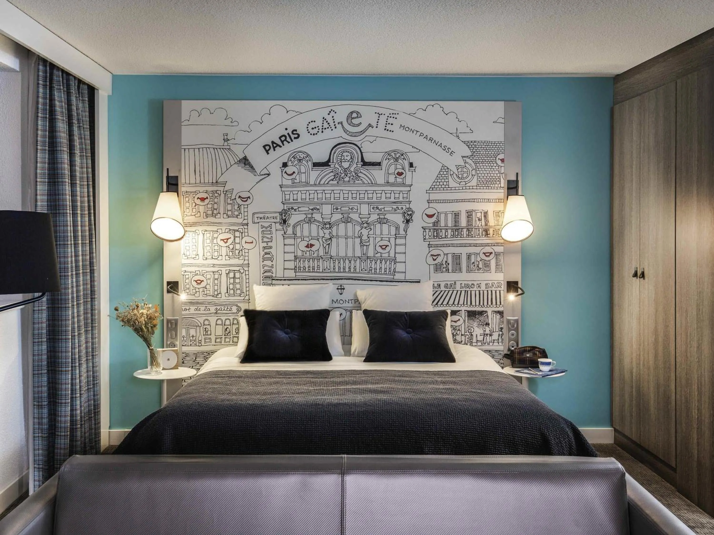 Bedroom, Bed in Hôtel Mercure Paris Centre Gare Montparnasse